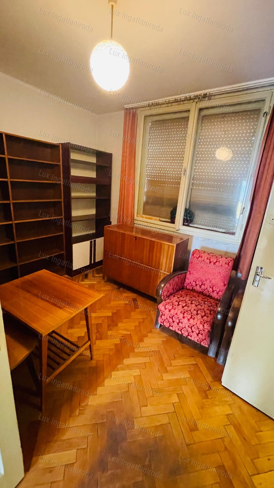 Eladó egy szigetelt 54 m²-es lakás Komárom közkedvelt részén!