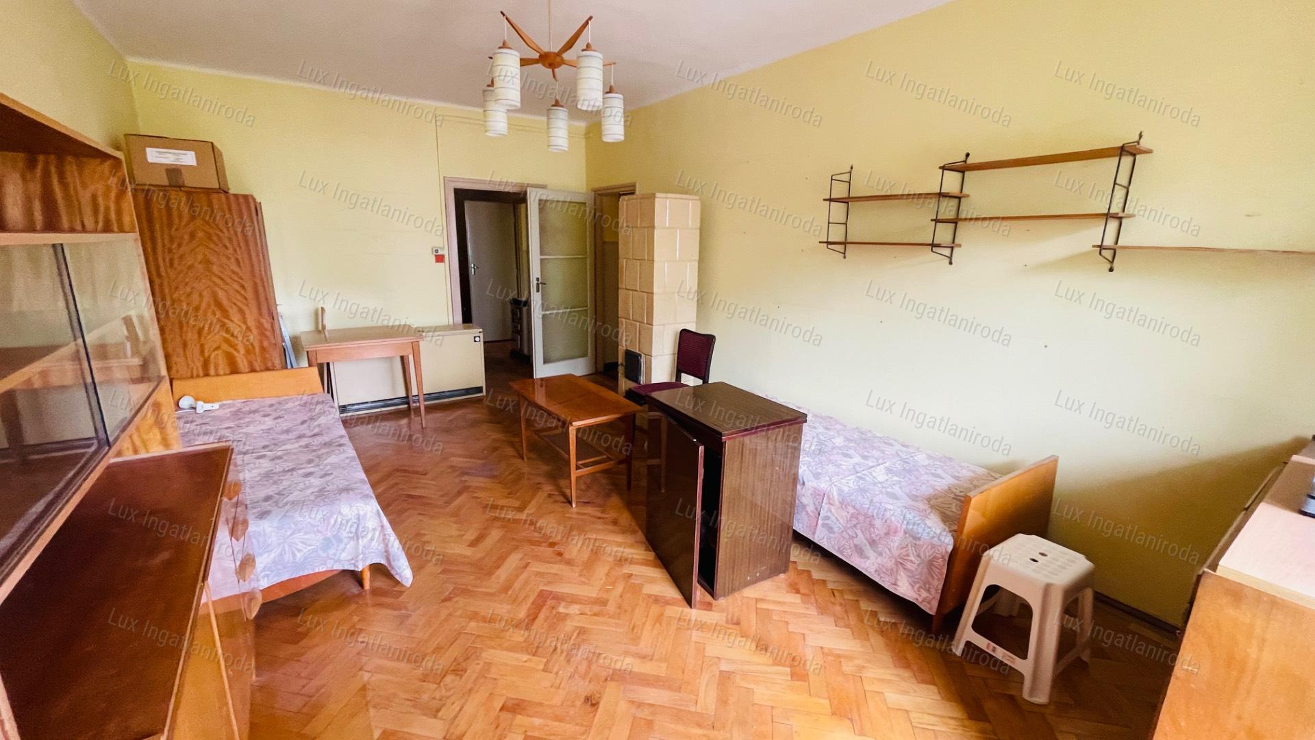 Eladó egy szigetelt 54 m²-es lakás Komárom közkedvelt részén!
