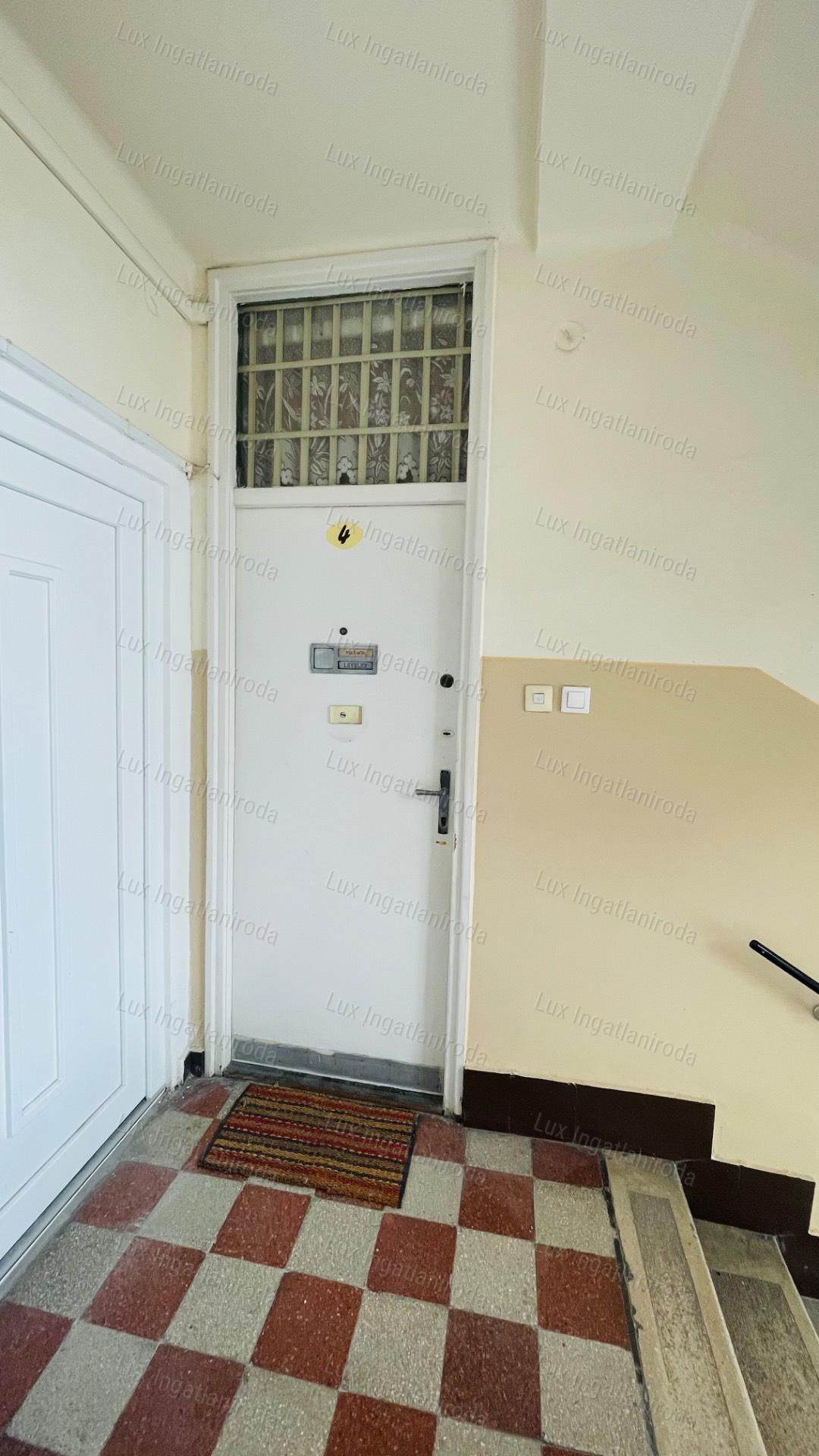 Eladó egy szigetelt 54 m²-es lakás Komárom közkedvelt részén!