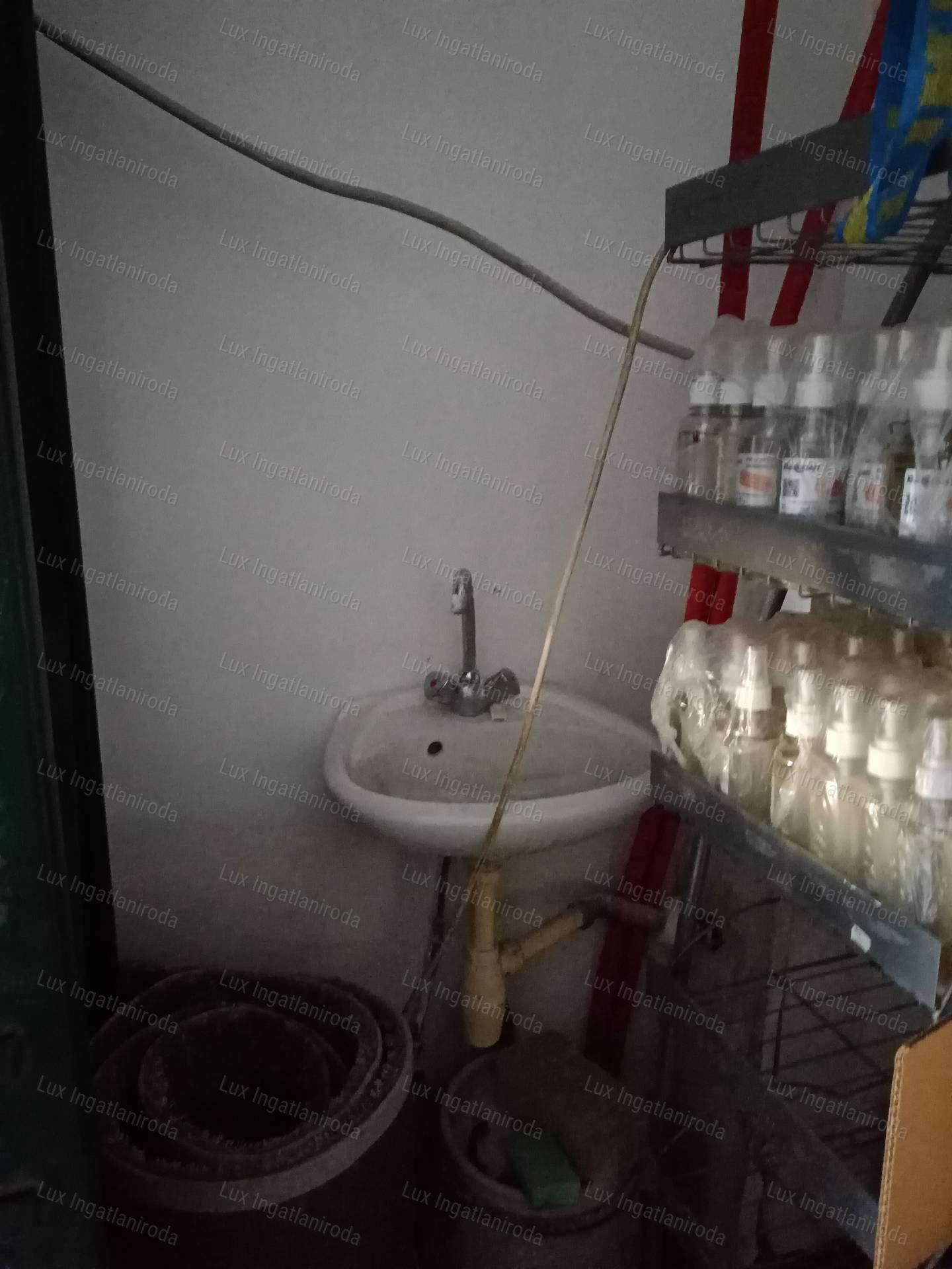 Eladó üzlethelyiség/lakás Tatabánya Gál ltp.
