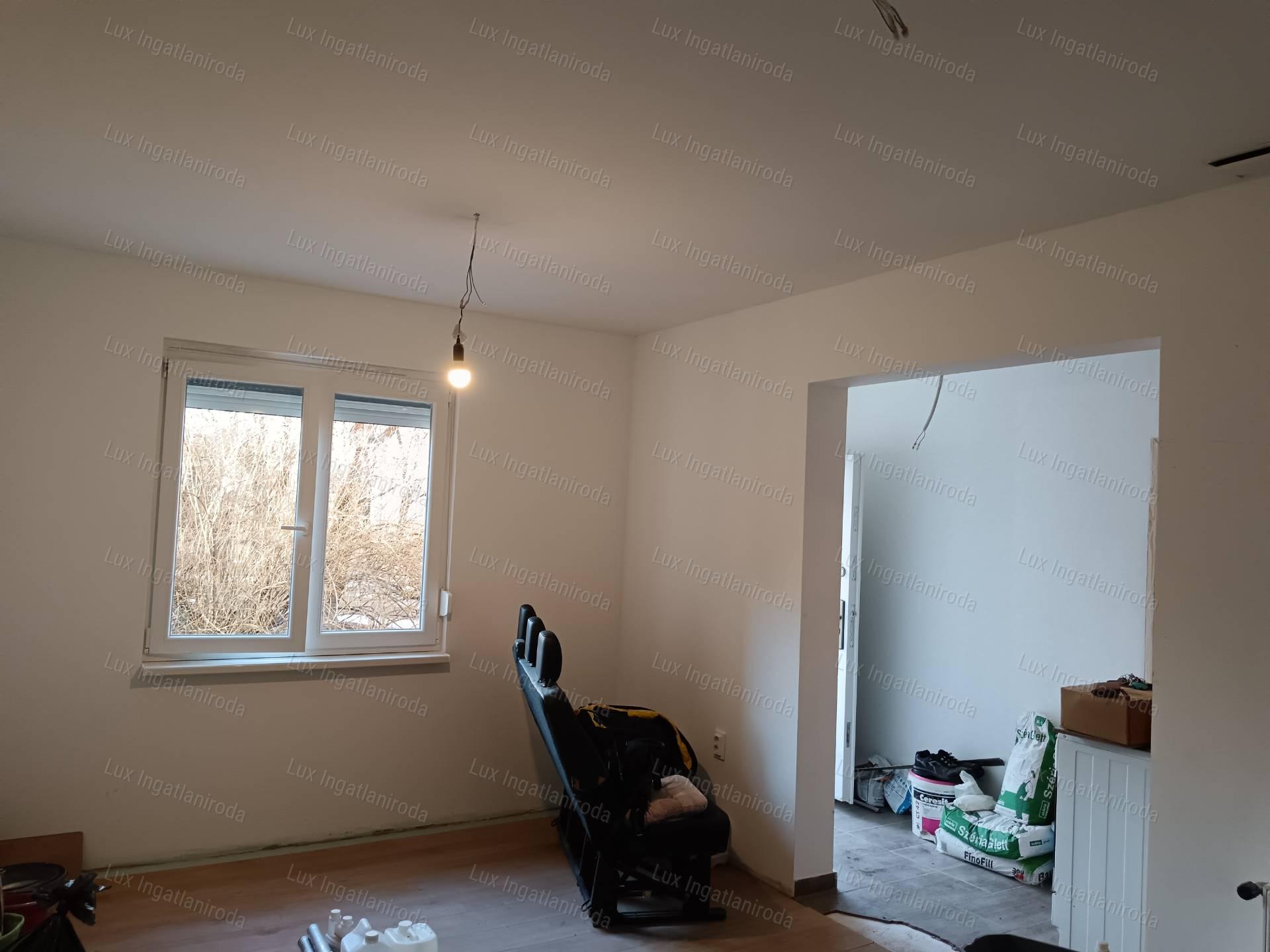 Eladó üzlethelyiség/lakás Tatabánya Gál ltp.