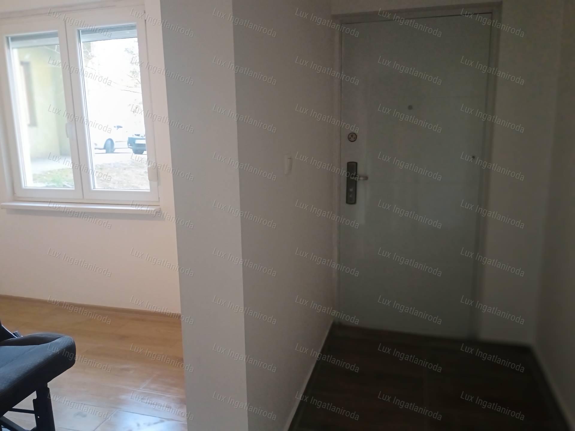 Eladó üzlethelyiség/lakás Tatabánya Gál ltp.