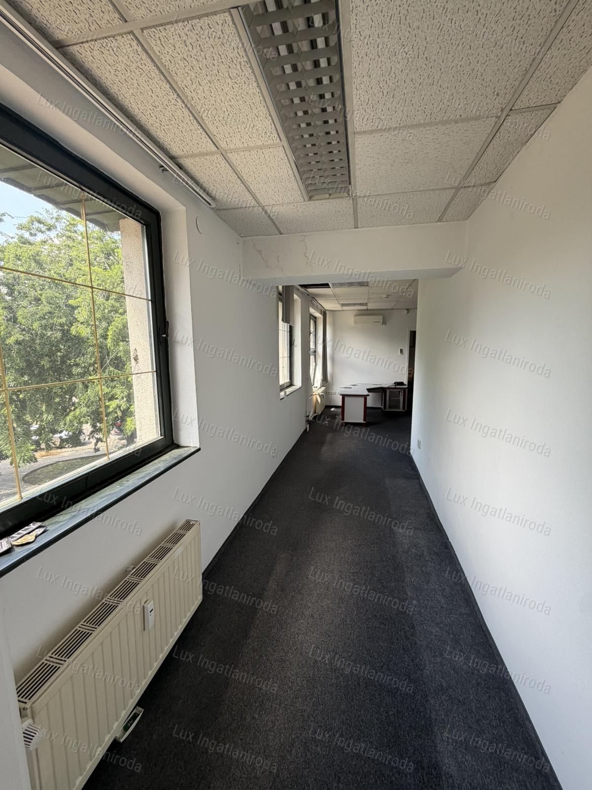 Kiadó üzlethelyiség Tatabánya, Szent Borbála téren