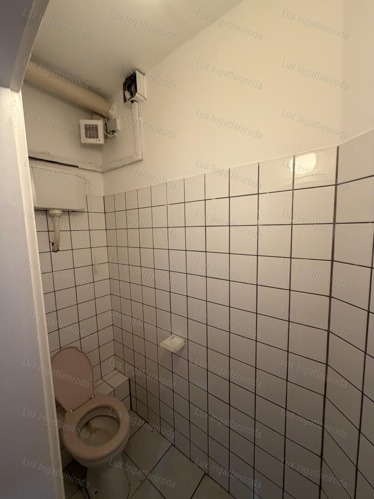 Kiadó üzlethelyiség Tatabánya, Szent Borbála téren