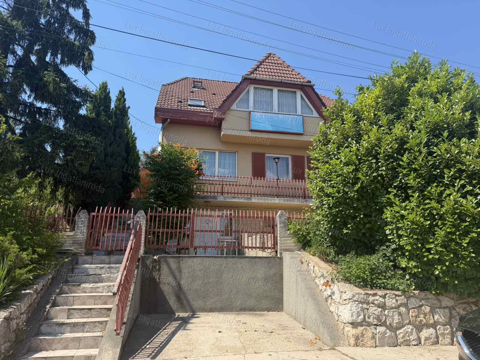Eladó ingatlan (panzió) Tatabánya Turul hegyoldalon