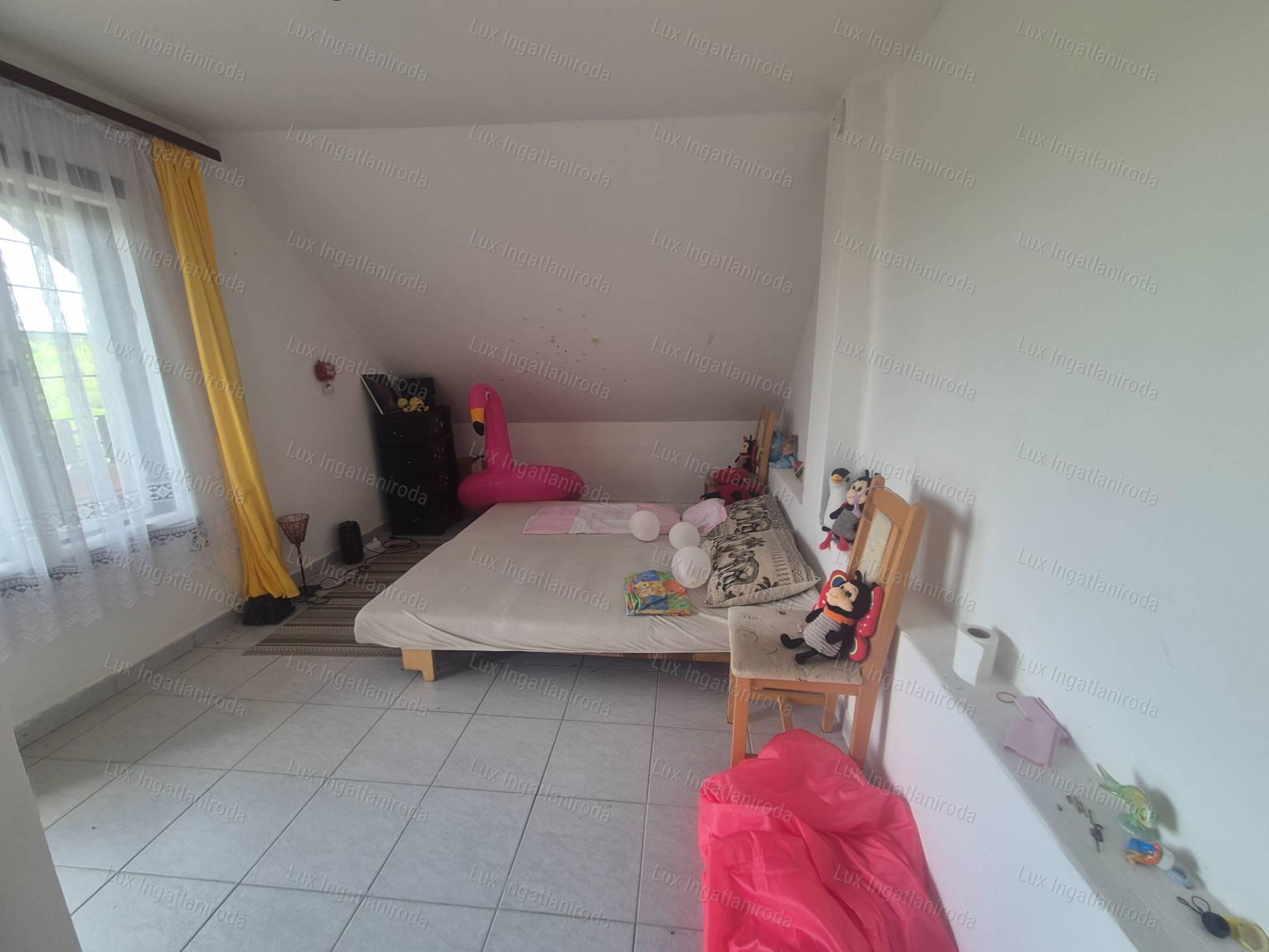 Oroszlány Nyíresben eladó ház