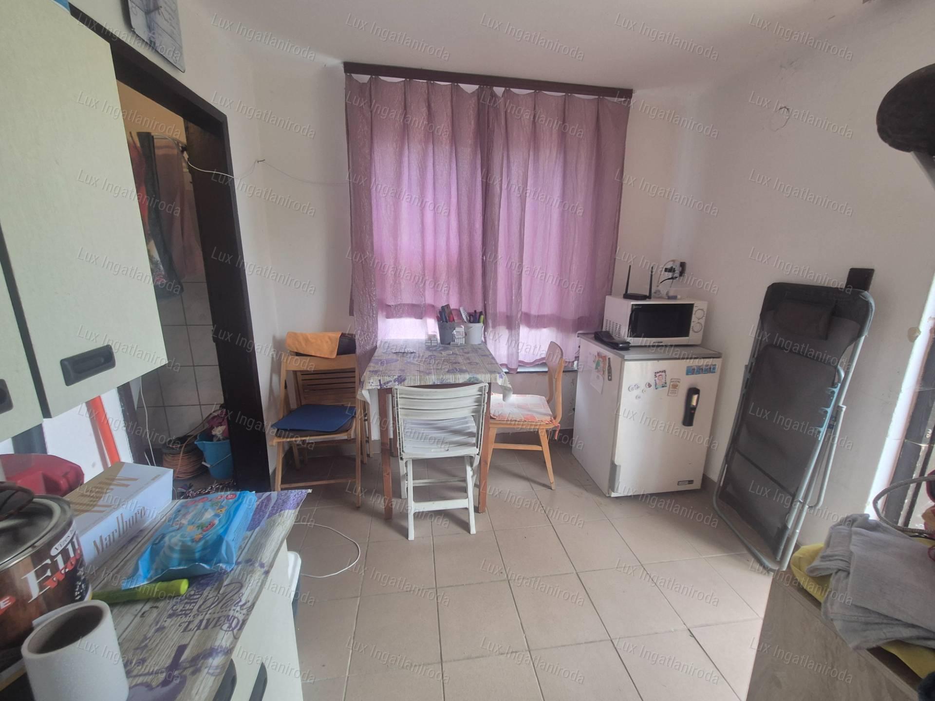 Oroszlány Nyíresben eladó ház
