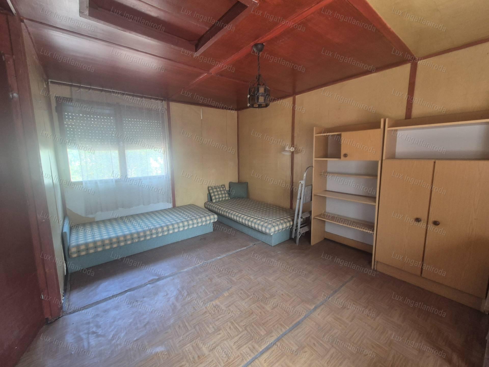 Komárom-Koppánymonostor eladó nyaraló/telek