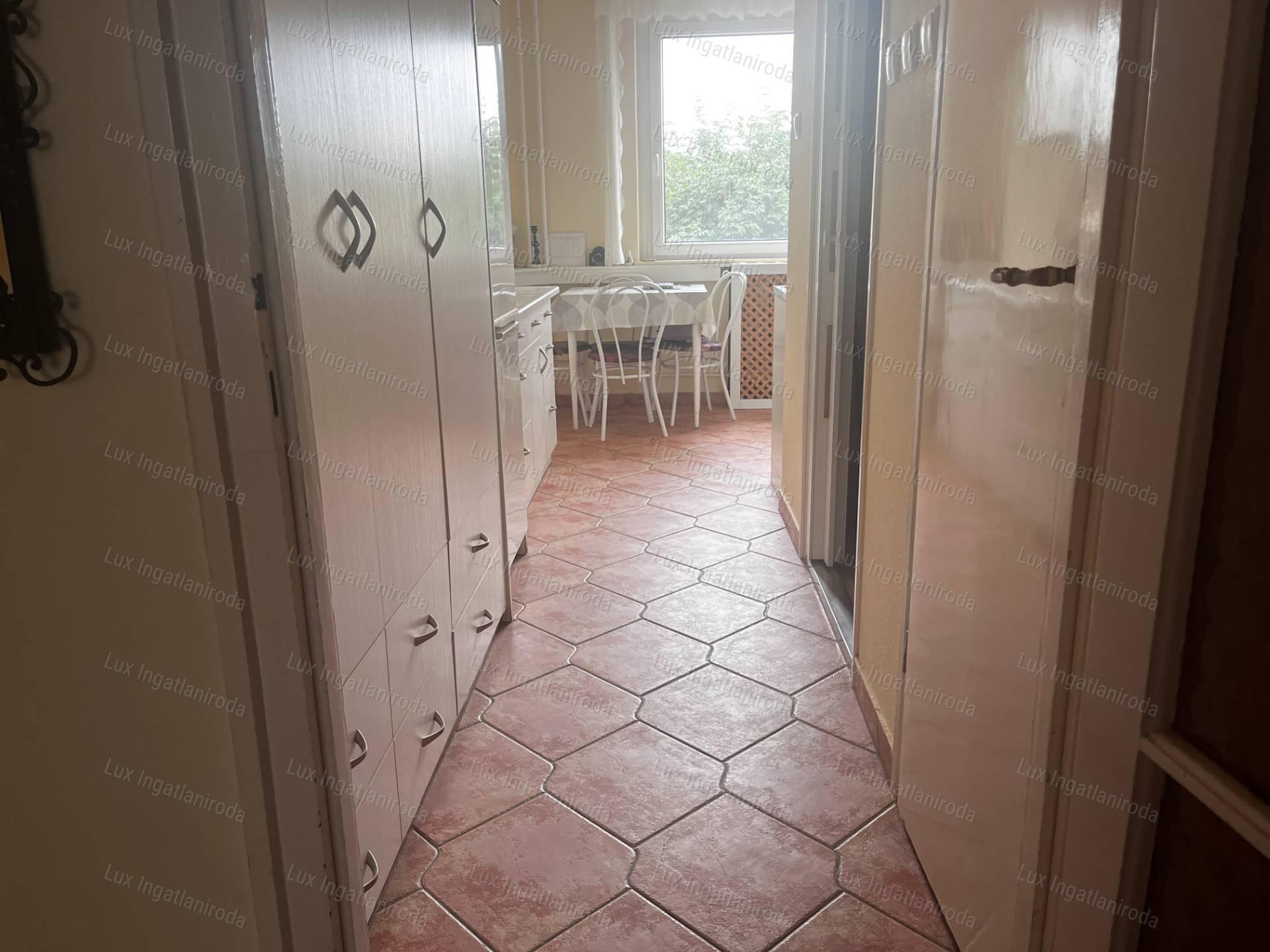 Oroszlány Bánki Donát utcában 74m2-es lakás ELADÓ