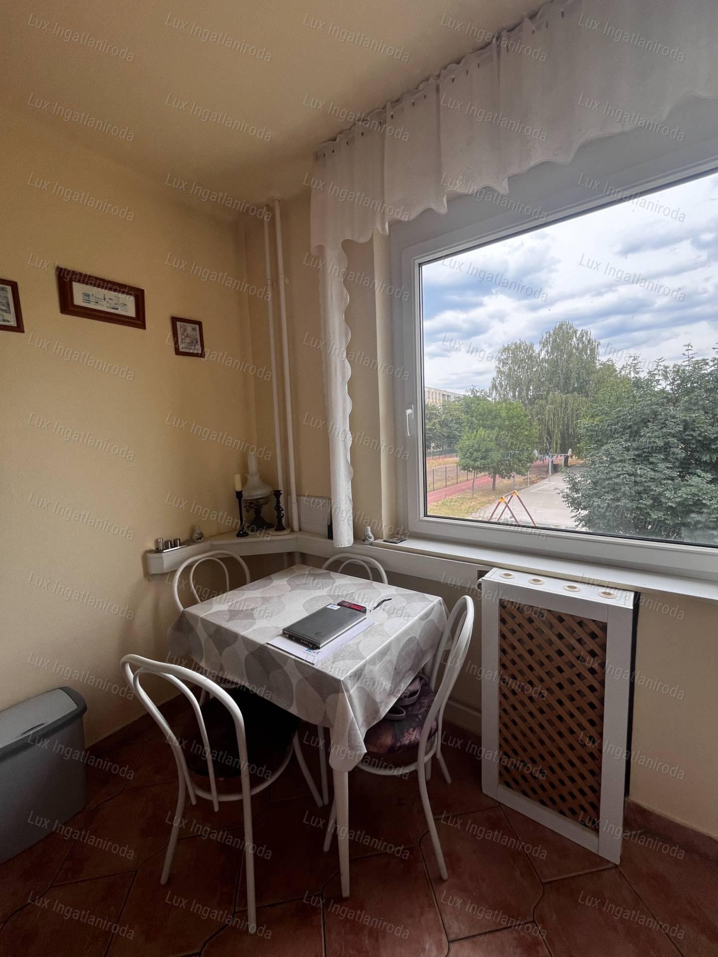 Oroszlány Bánki Donát utcában 74m2-es lakás ELADÓ
