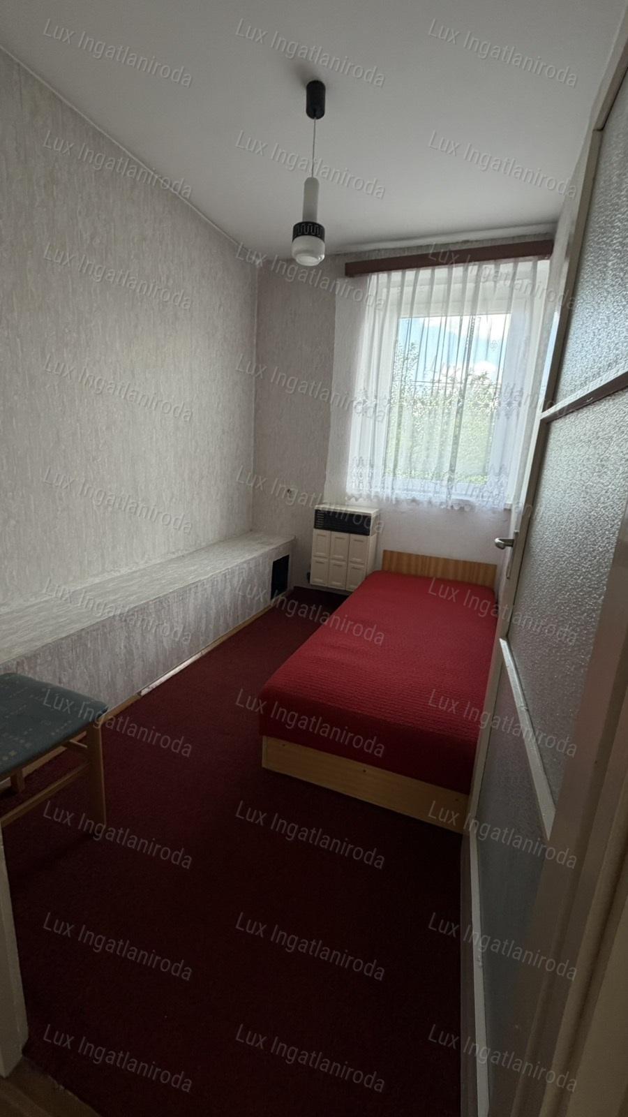 Eladó kiváló adottságokkal rendelkező, garázsos sorházi ingatlan Oroszlányon
