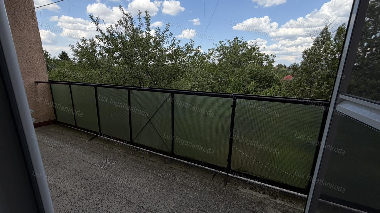 Eladó kiváló adottságokkal rendelkező, garázsos sorházi ingatlan Oroszlányon