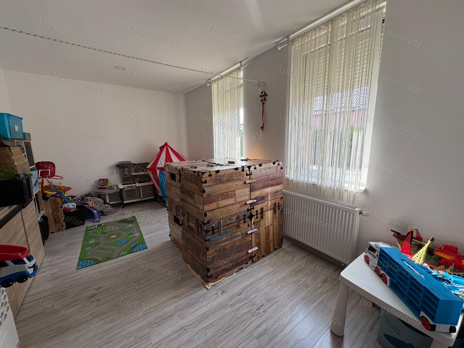 Oroszlányon modern-prémium családi ház ELADÓ