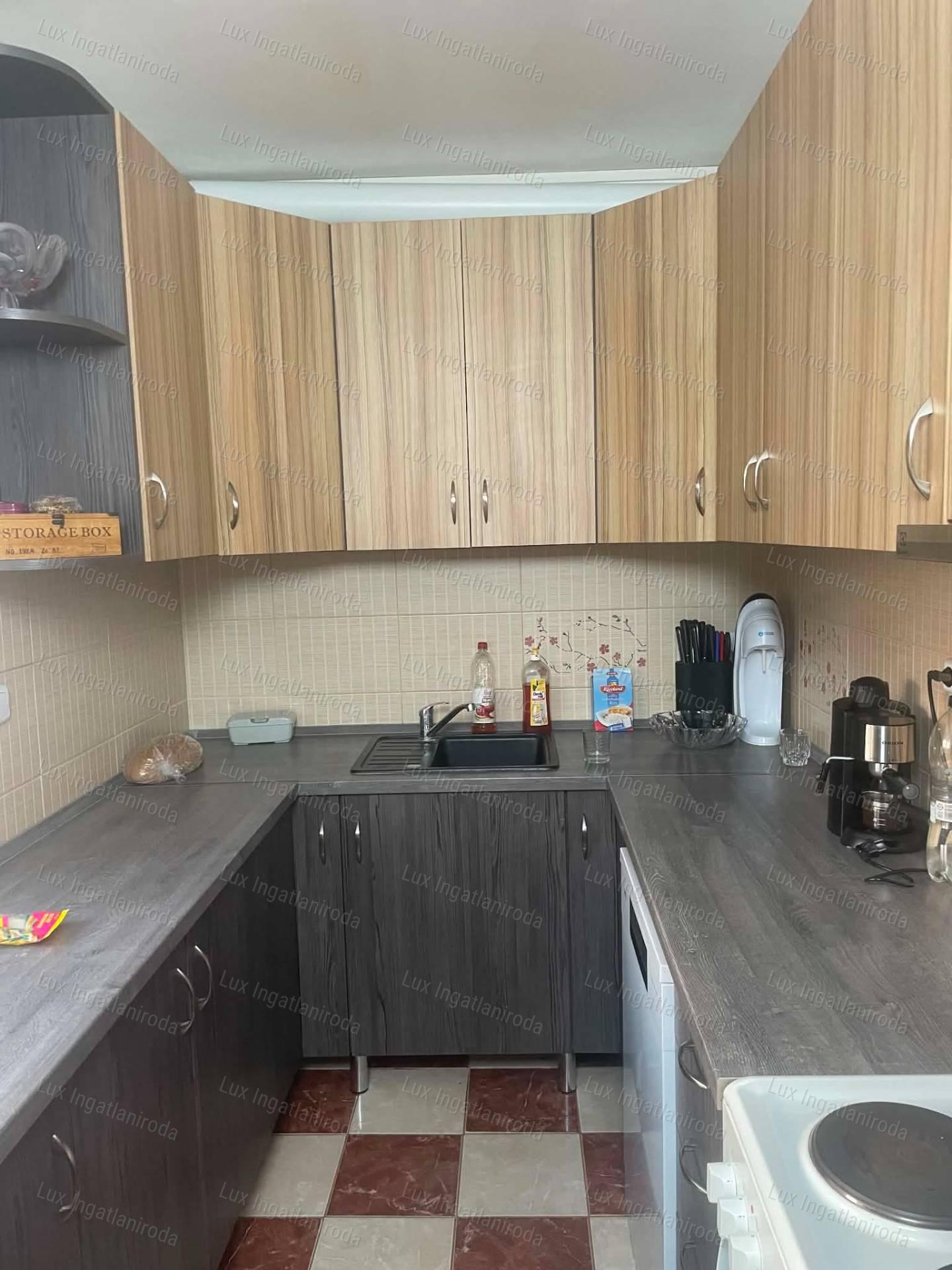 Kedvező áron, teljesen felújított, azonnal költözhető lakás eladó!