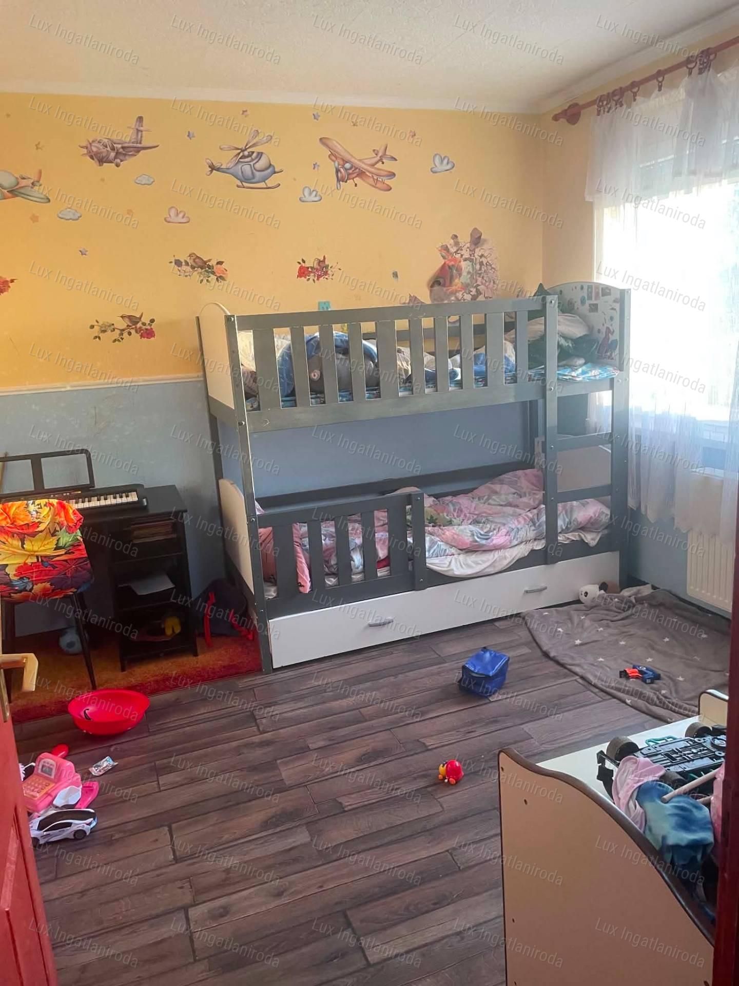 Kedvező áron, teljesen felújított, azonnal költözhető lakás eladó!