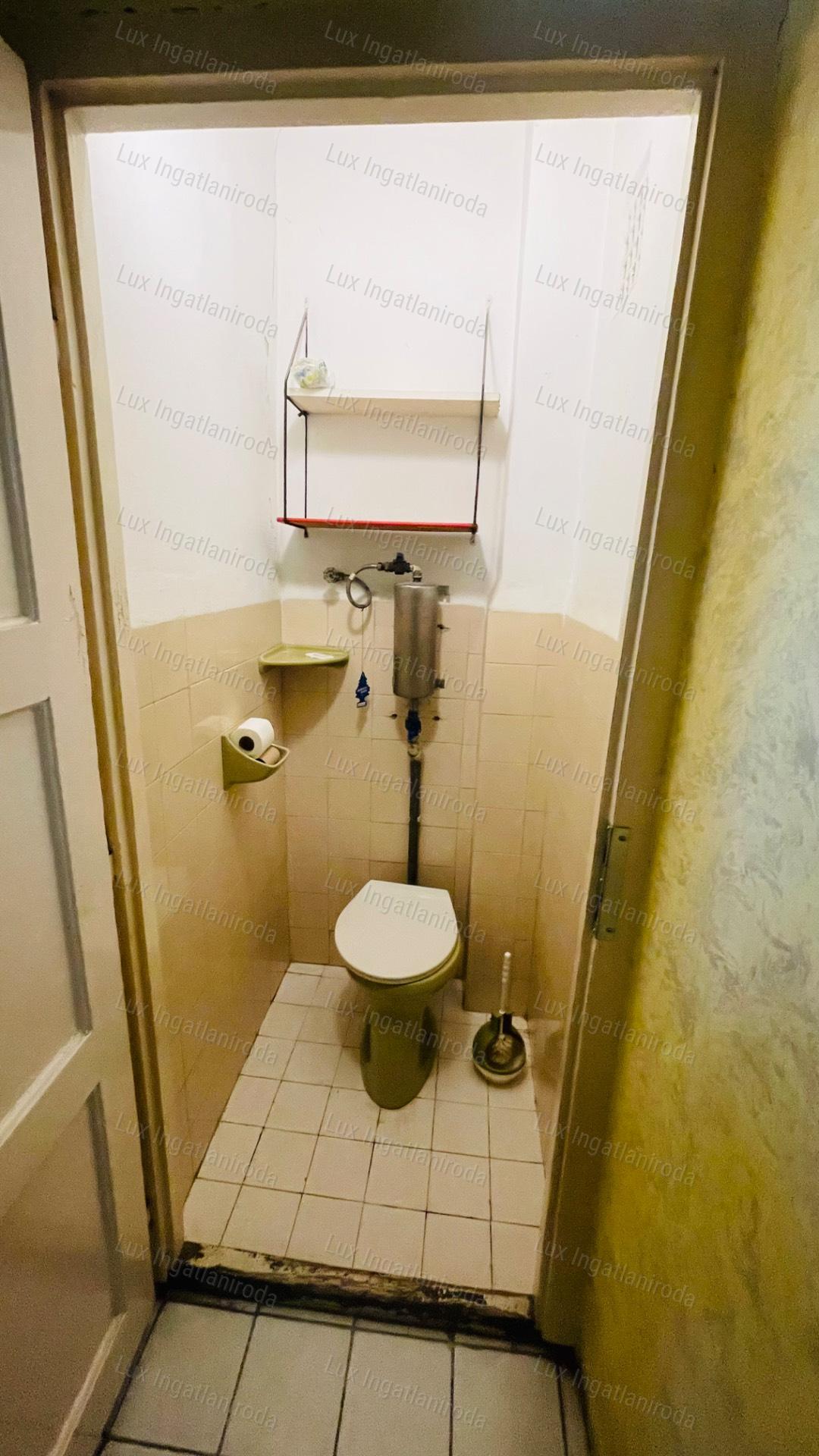 Eladó családi ház Komárom belvárosában, külön kiadható lakrésszel!