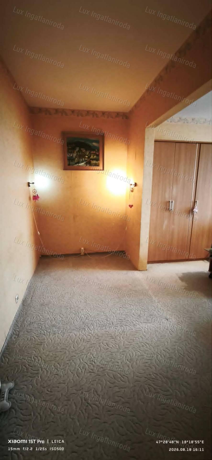 53 m²-es, 2 szoba + hallos lakás Oroszlányon!