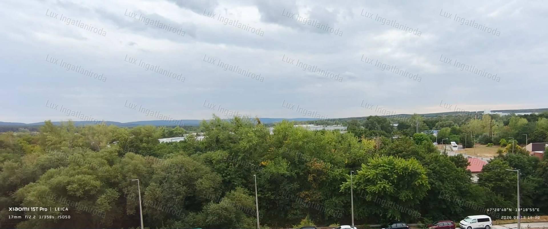 53 m²-es, 2 szoba + hallos lakás Oroszlányon!