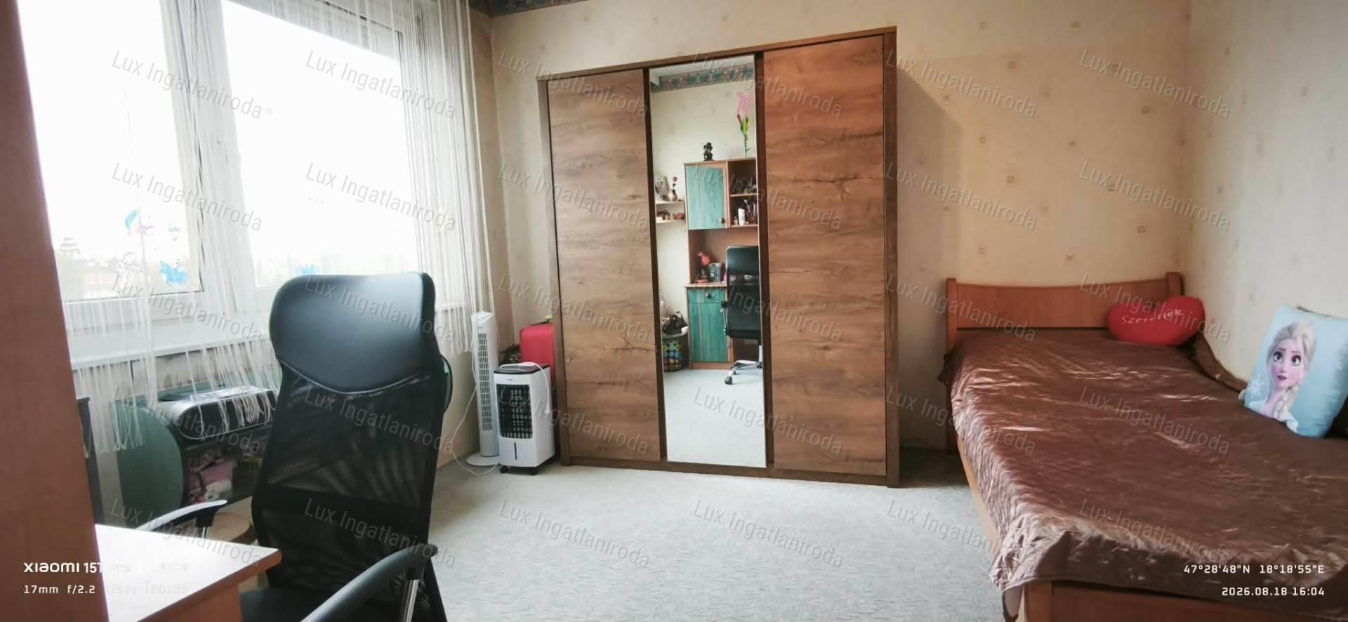 53 m²-es, 2 szoba + hallos lakás Oroszlányon!