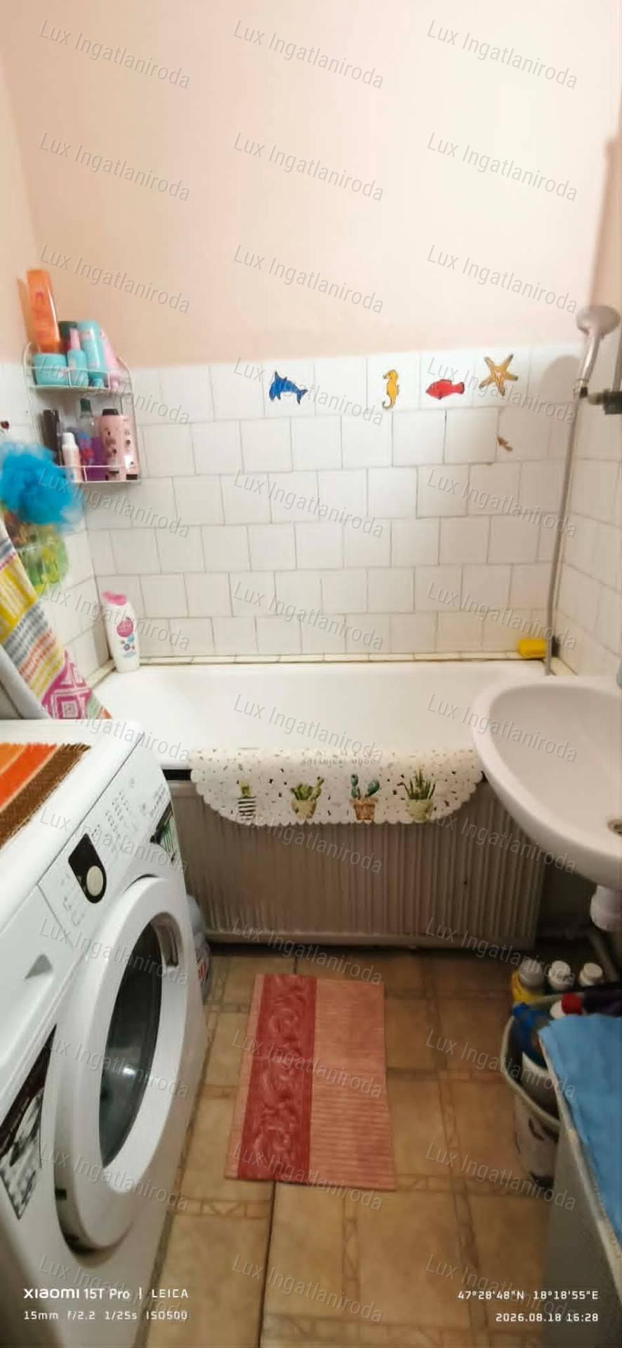 53 m²-es, 2 szoba + hallos lakás Oroszlányon!