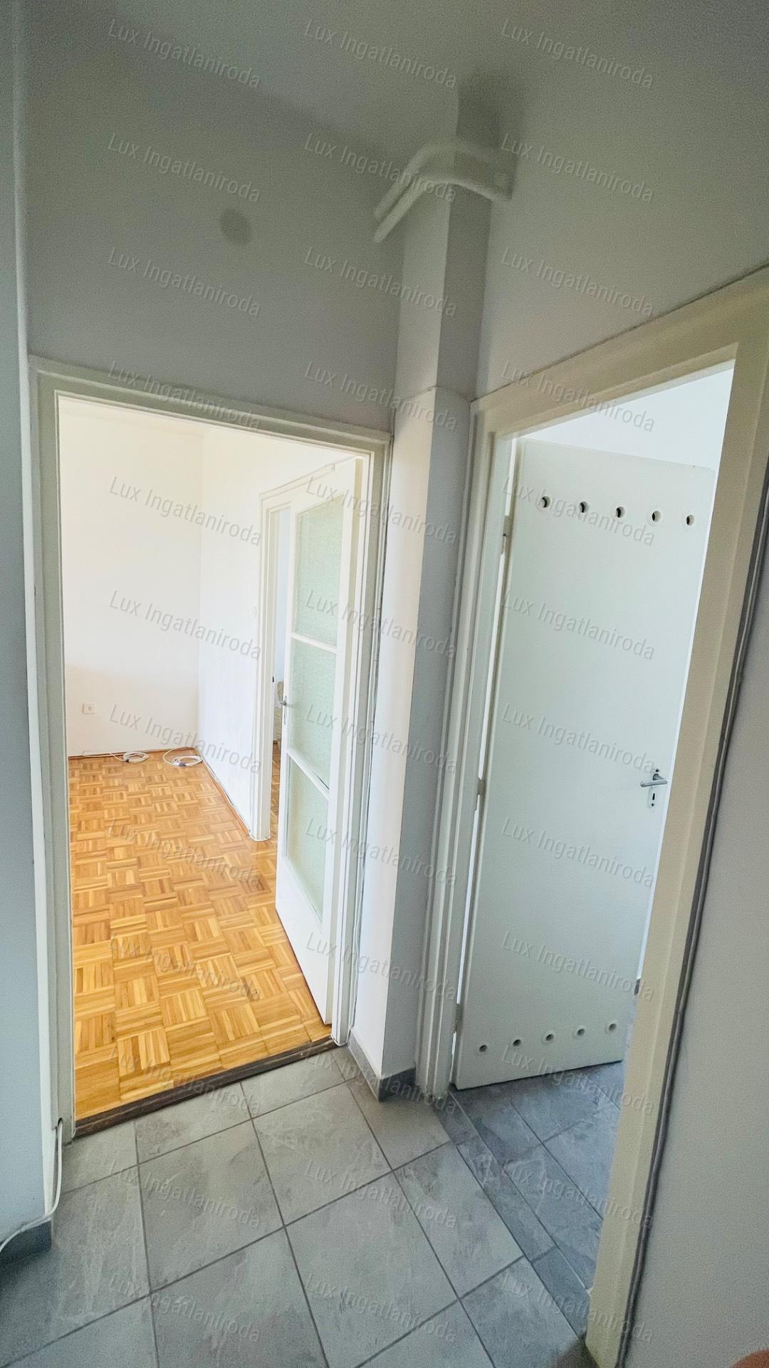 Eladó Komárom belvárosában, alacsony rezsijű téglalakás, panorámával!