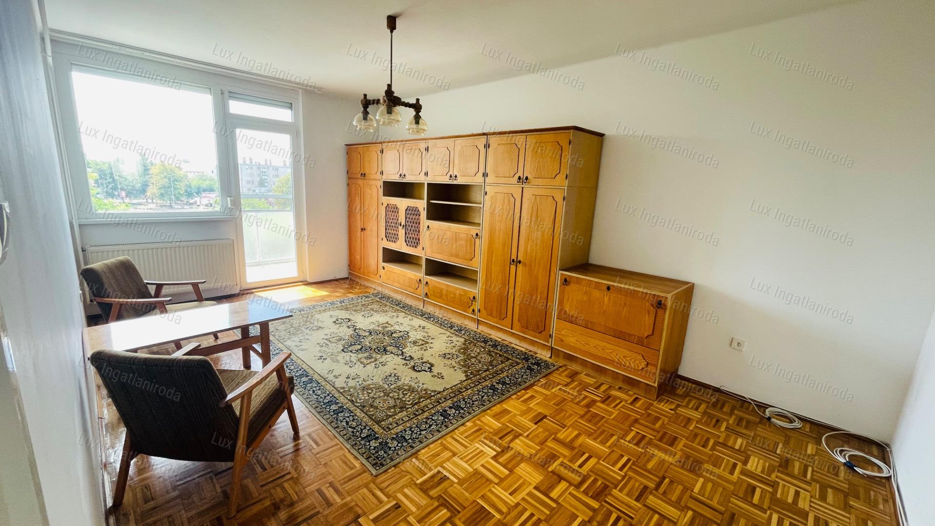 Eladó Komárom belvárosában, alacsony rezsijű téglalakás, panorámával!
