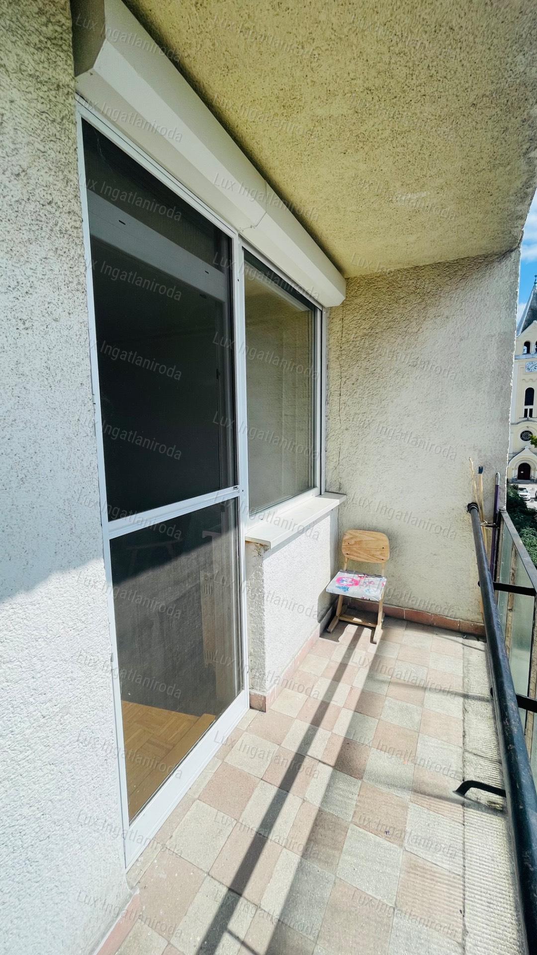 Eladó Komárom belvárosában, alacsony rezsijű téglalakás, panorámával!