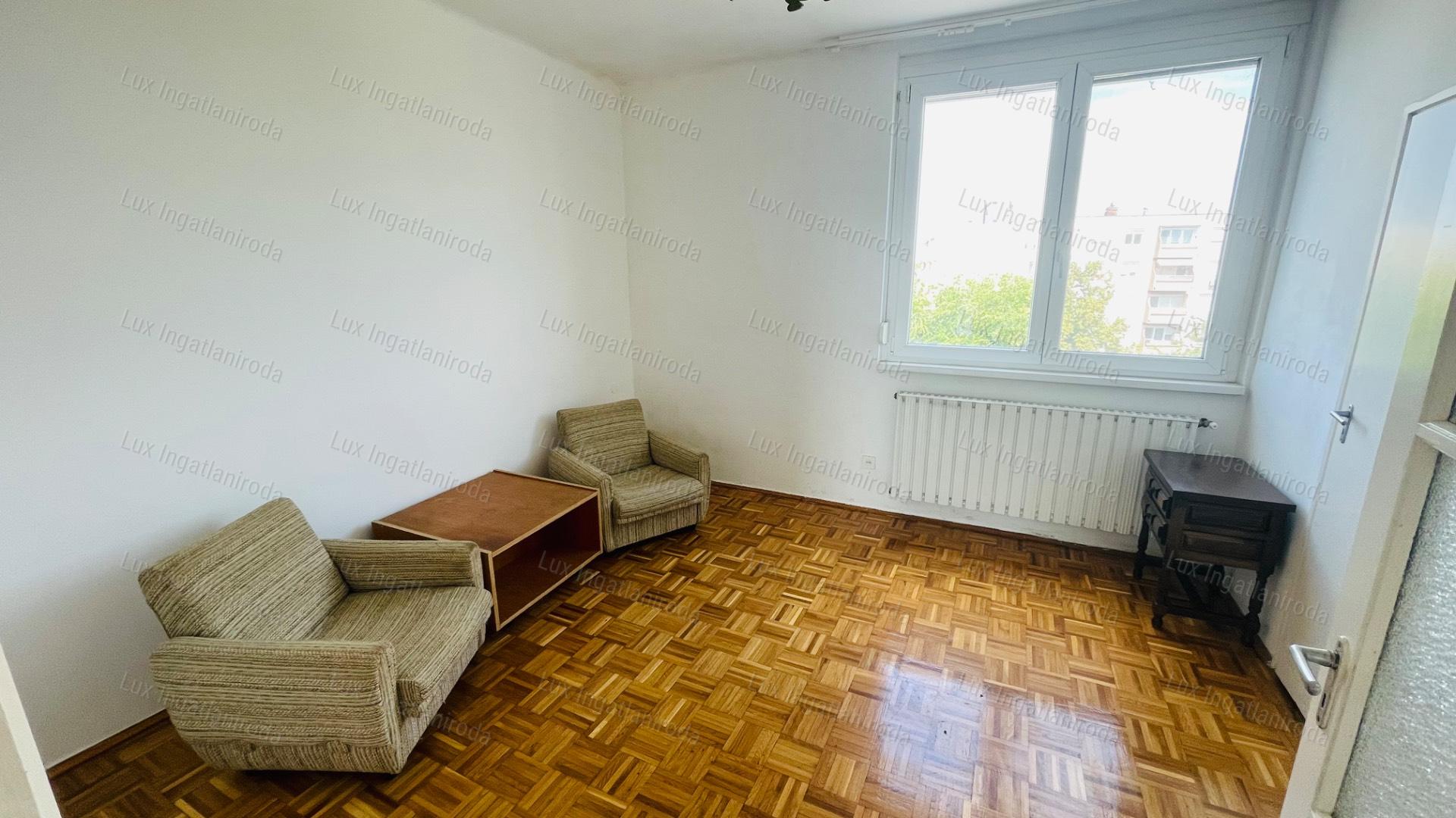 Eladó Komárom belvárosában, alacsony rezsijű téglalakás, panorámával!