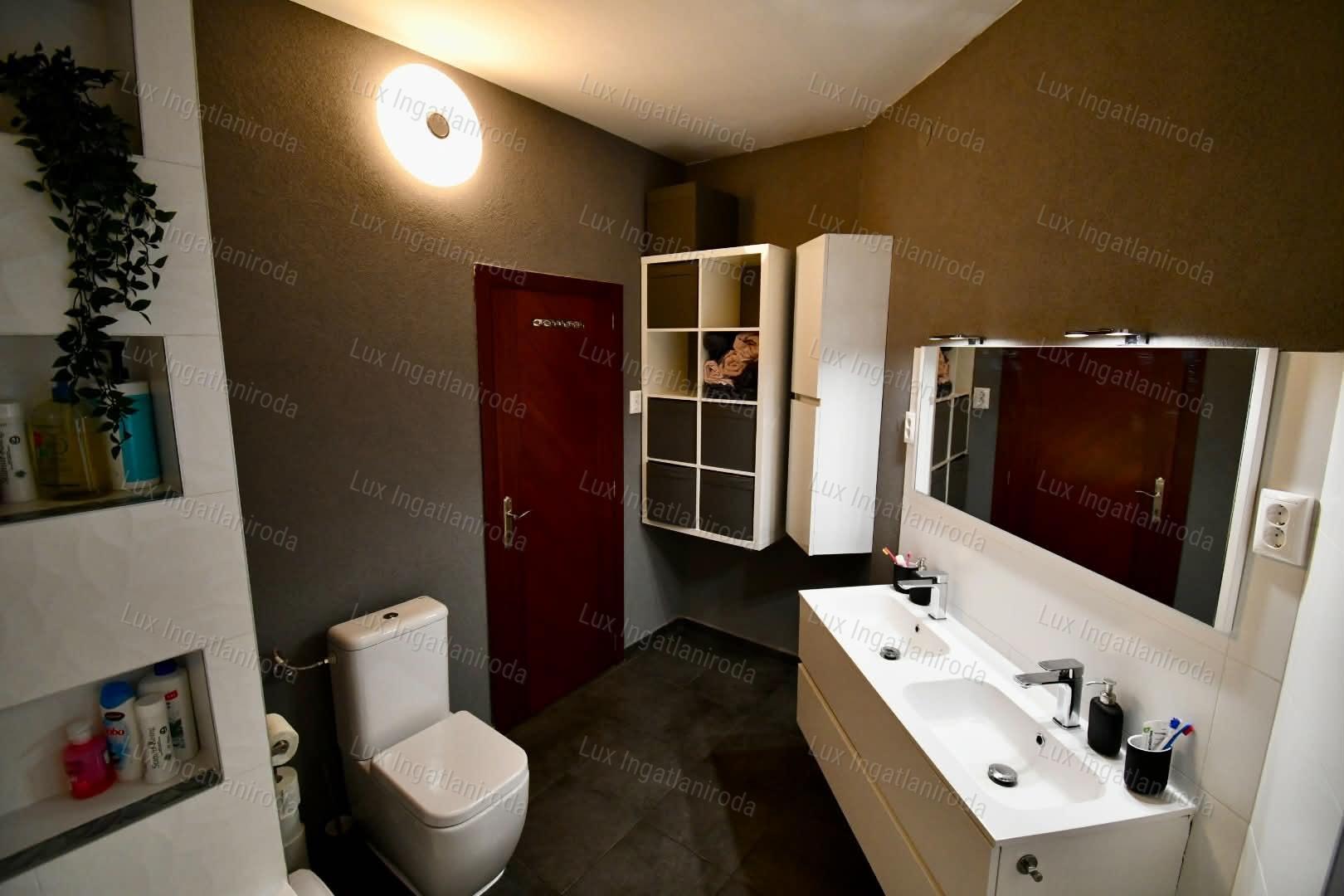 Költözés miatt sürgősen eladó prémium családi otthon Tatán