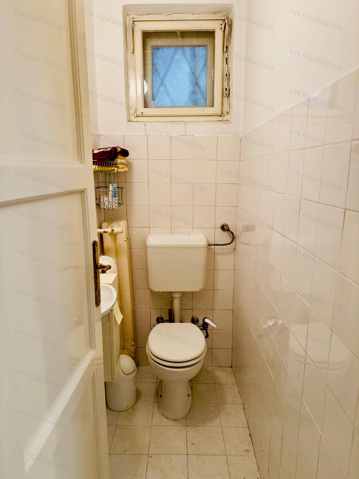 TÁGAS, 86 M²-ES LAKÁS ÜVEGEZETT VERANDÁVAL TATABÁNYA ÓVÁROSÁBAN