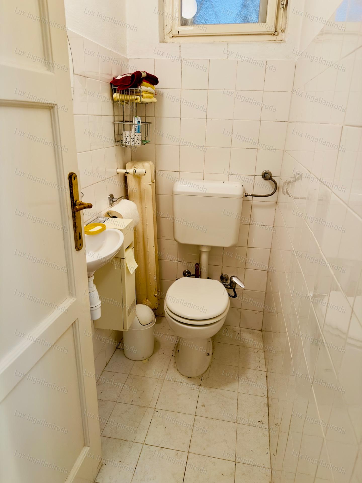 TÁGAS, 86 M²-ES LAKÁS ÜVEGEZETT VERANDÁVAL TATABÁNYA ÓVÁROSÁBAN