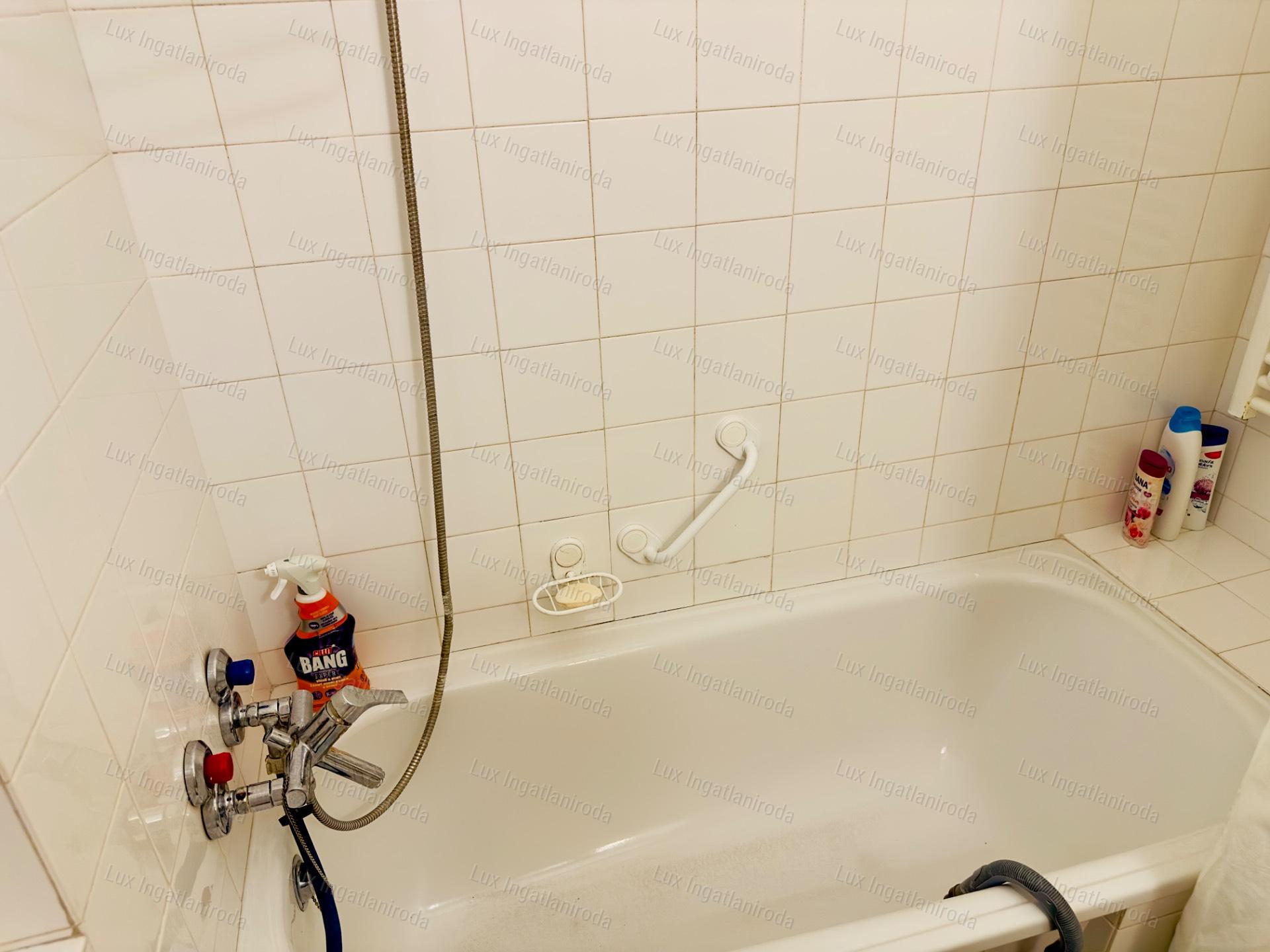 TÁGAS, 86 M²-ES LAKÁS ÜVEGEZETT VERANDÁVAL TATABÁNYA ÓVÁROSÁBAN