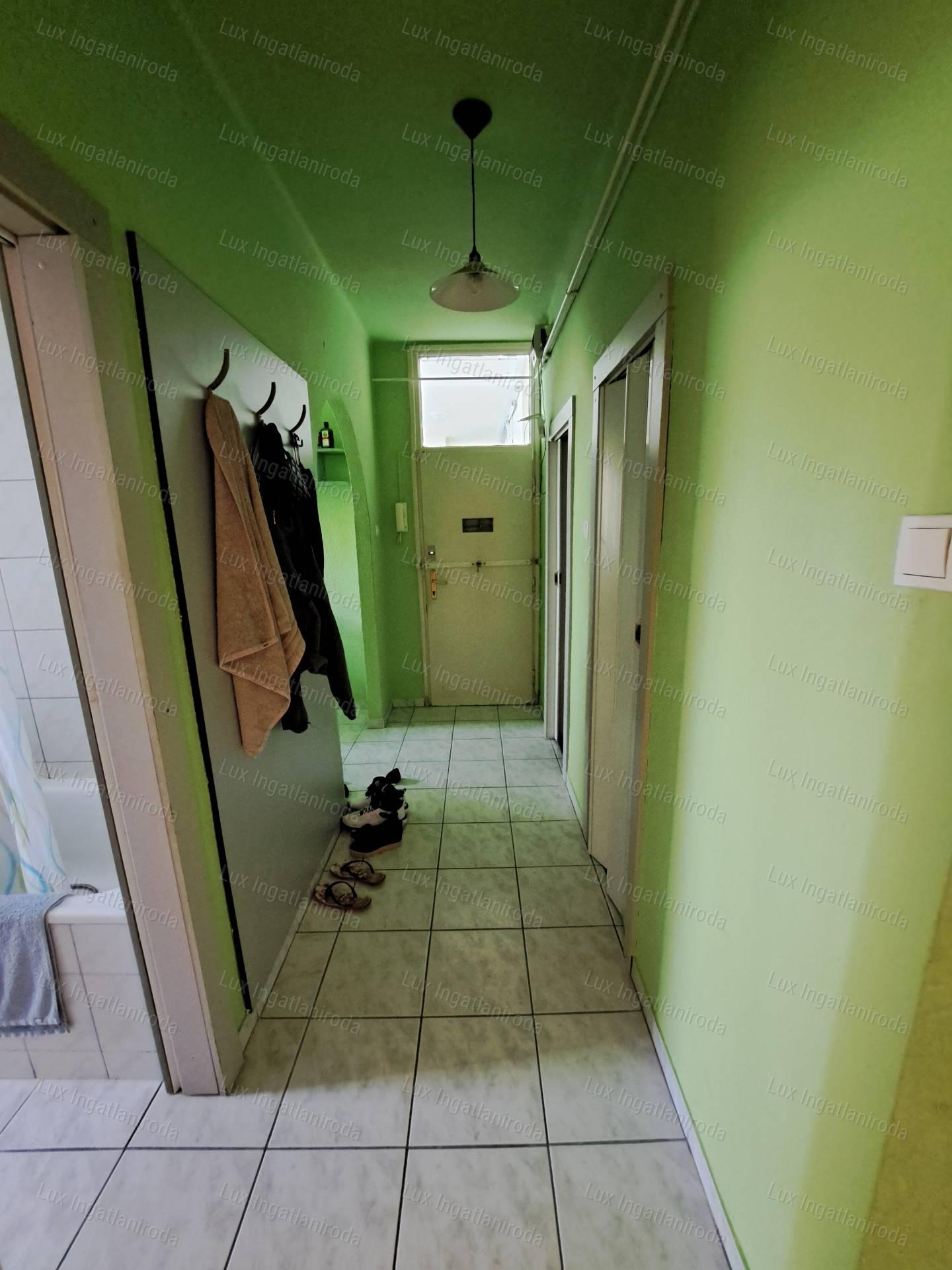 Kiadó Oroszlányon egy 2 szoba+ hálófülkés lakás!