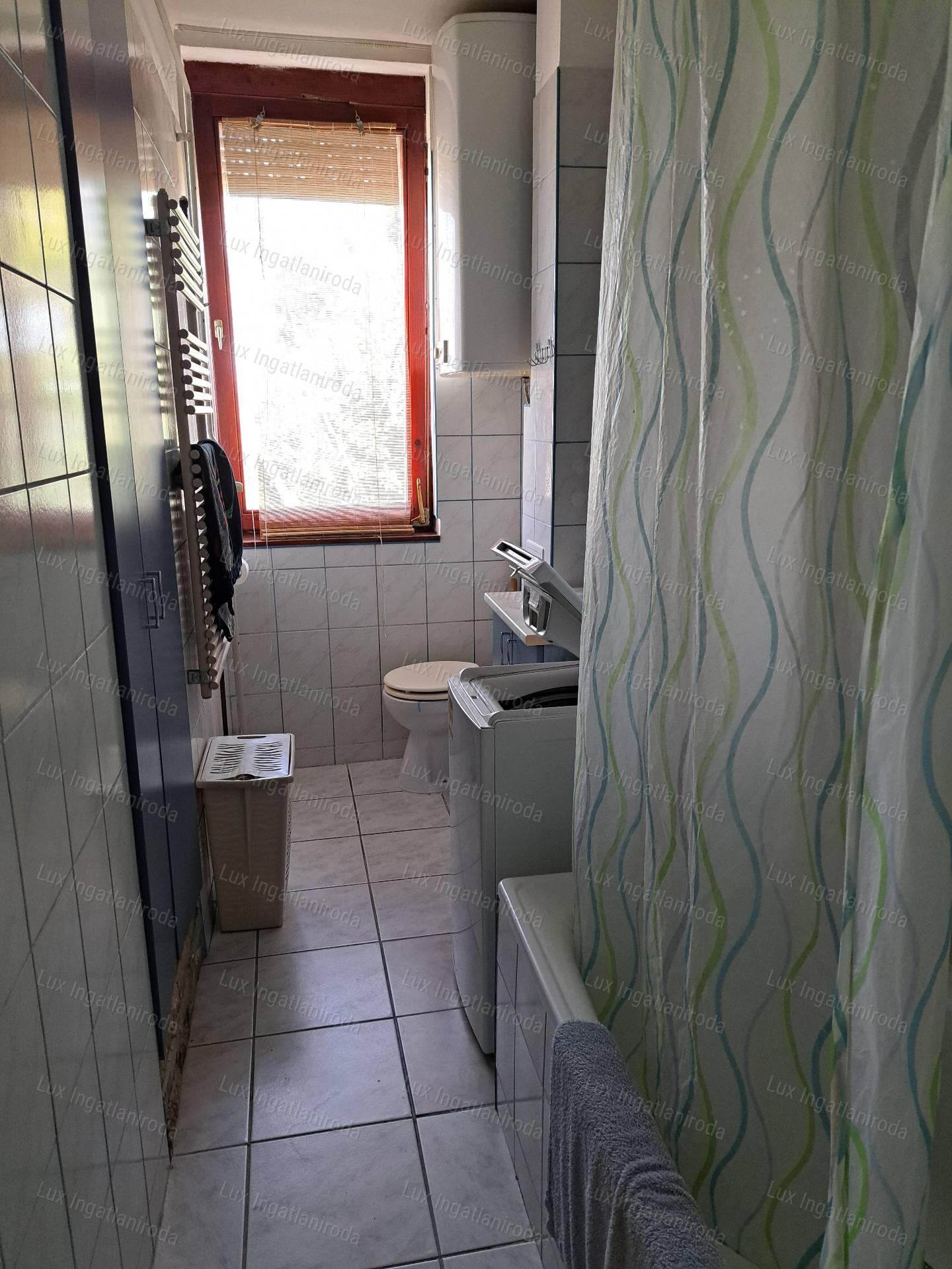Kiadó Oroszlányon egy 2 szoba+ hálófülkés lakás!