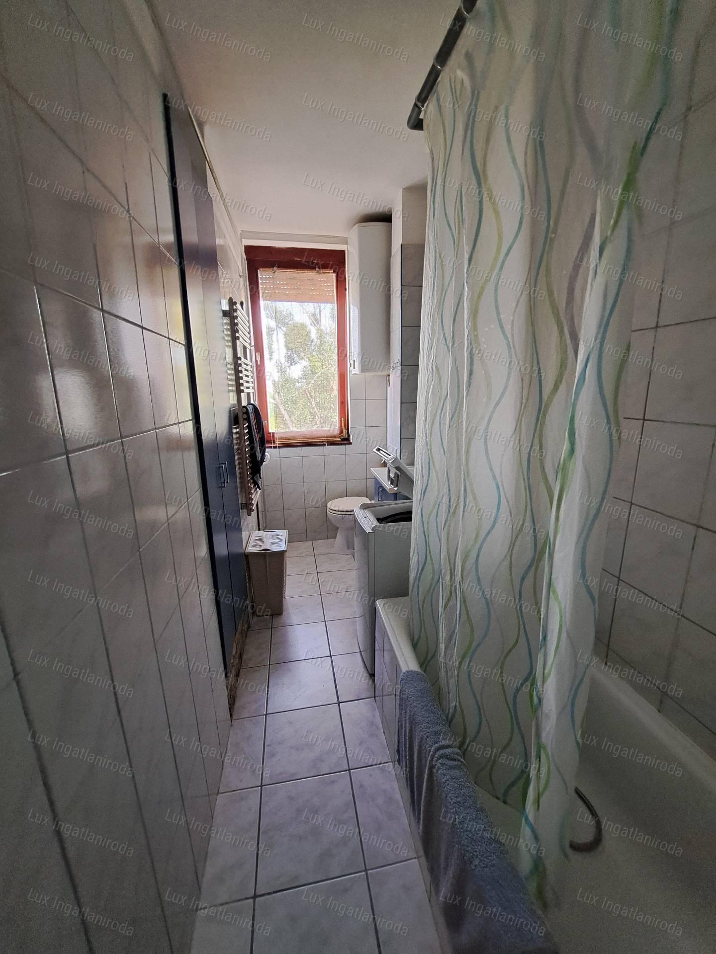 Kiadó Oroszlányon egy 2 szoba+ hálófülkés lakás!