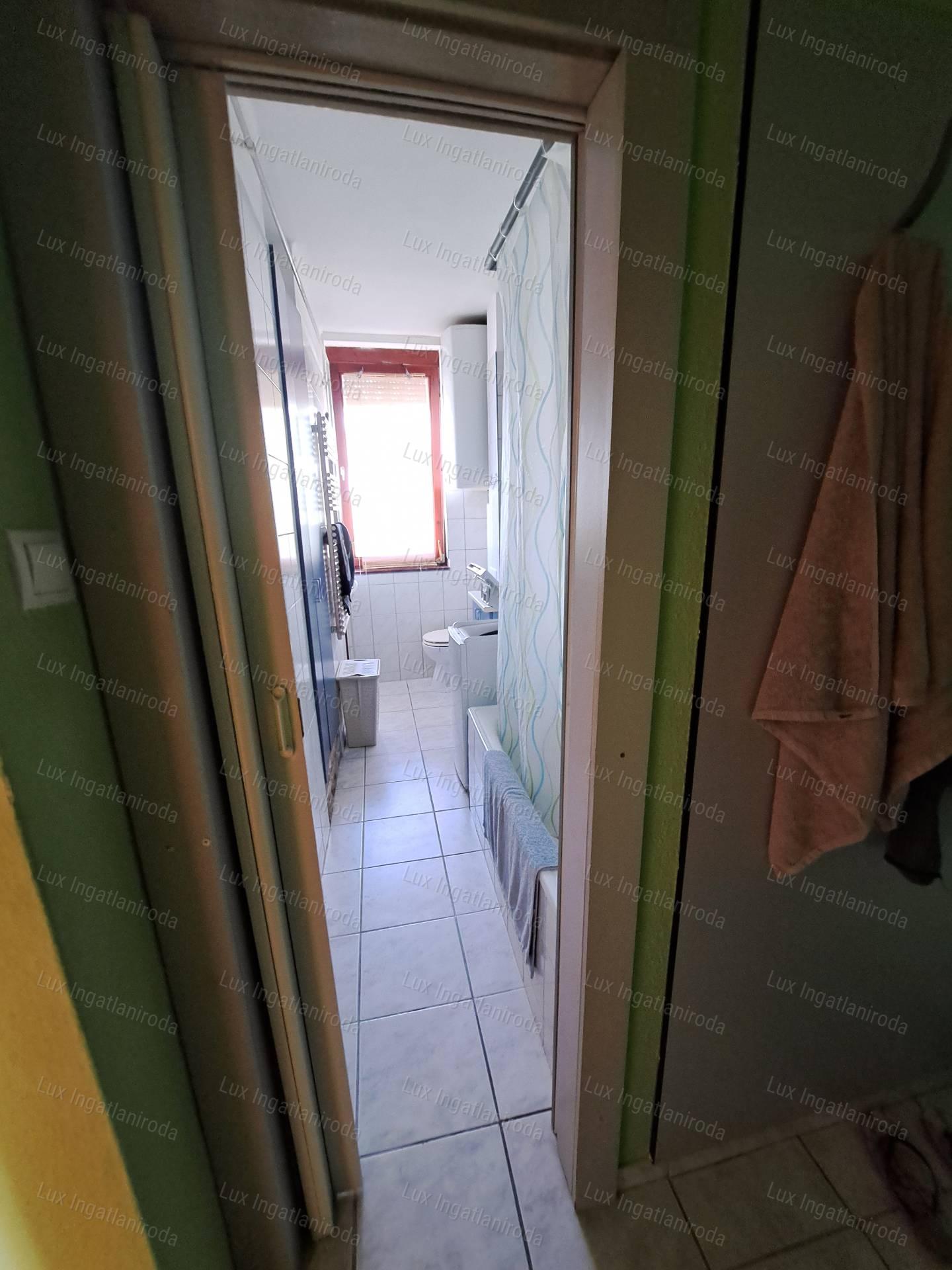 Kiadó Oroszlányon egy 2 szoba+ hálófülkés lakás!