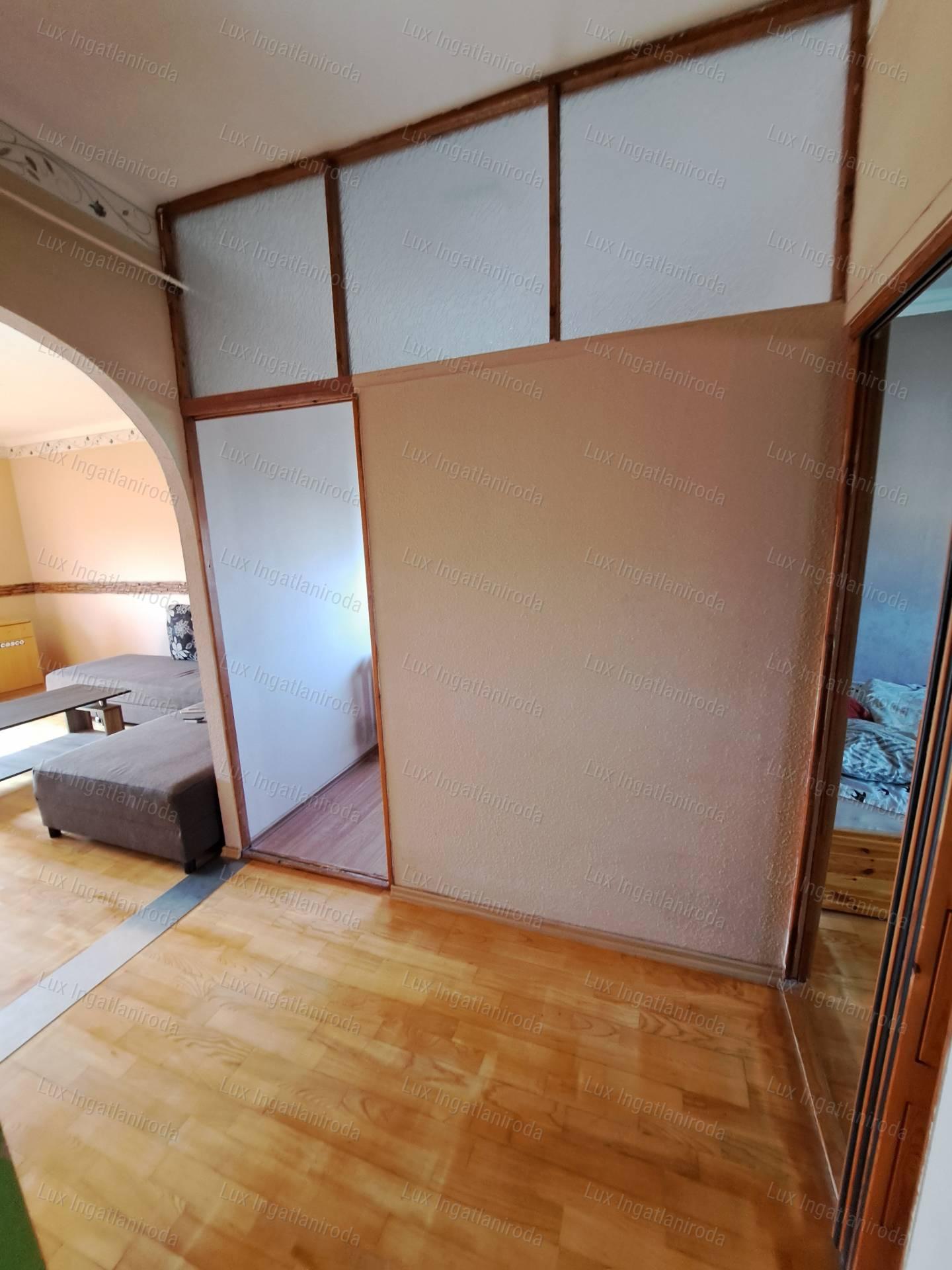 Kiadó Oroszlányon egy 2 szoba+ hálófülkés lakás!