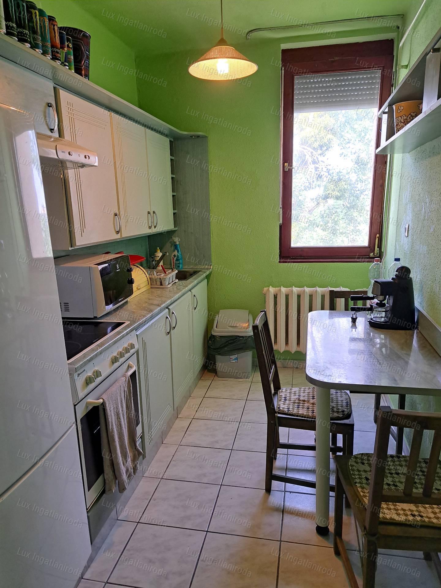 Kiadó Oroszlányon egy 2 szoba+ hálófülkés lakás!