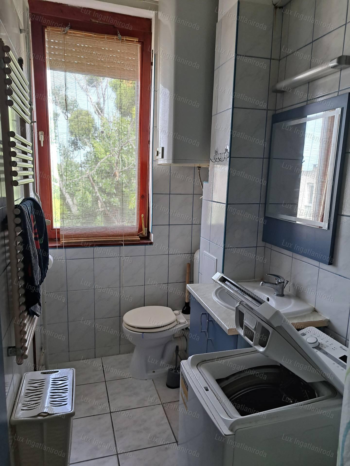 Kiadó Oroszlányon egy 2 szoba+ hálófülkés lakás!
