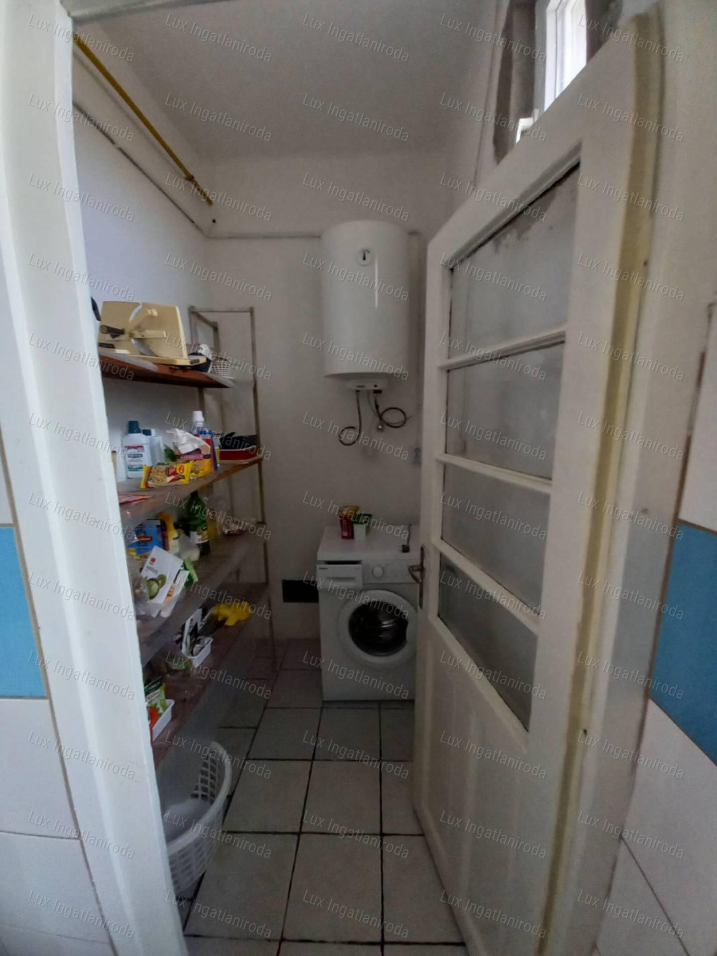 ELADÓ CSALÁDI HÁZ KÖRNYÉN – 1079 m²-ES TELEKKEL, ZSÁKUTCÁBAN!