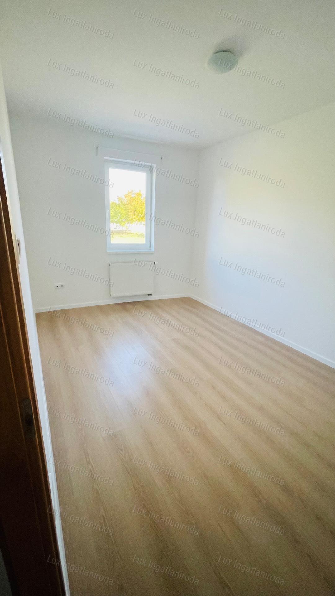 Kiadó háromszobás földszinti lakás Komáromban, terasszal!