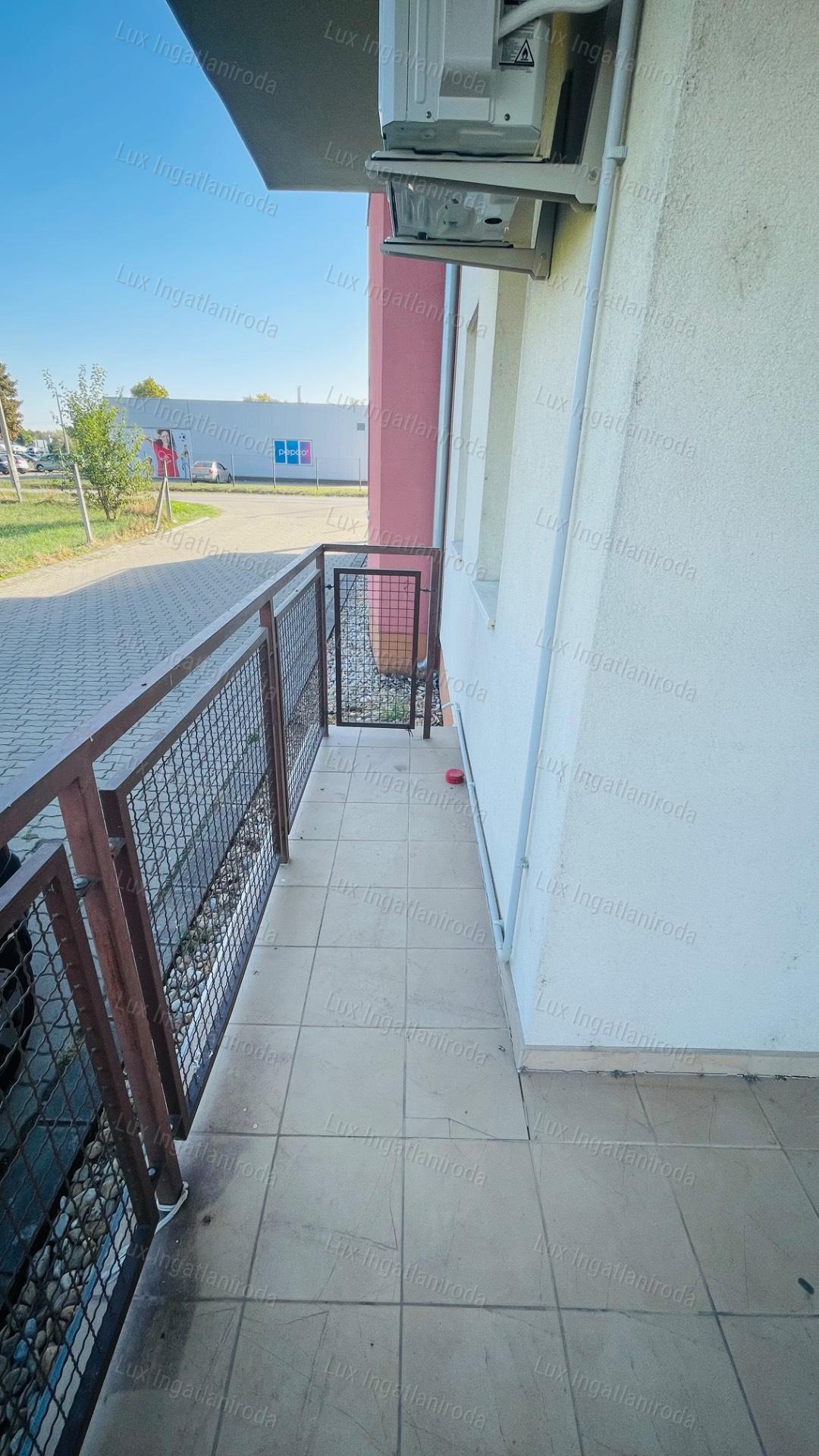 Kiadó háromszobás földszinti lakás Komáromban, terasszal!