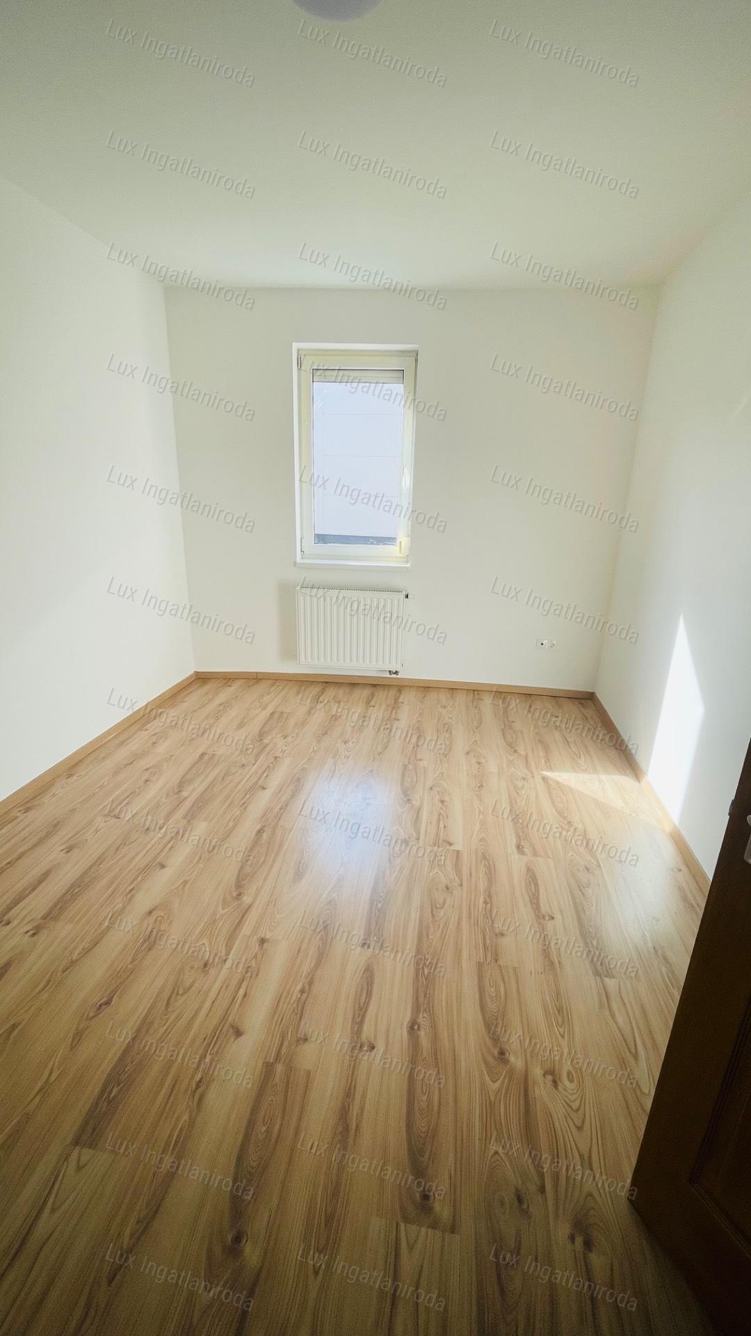 Kiadó kétszobás földszinti lakás Komáromban, terasszal!