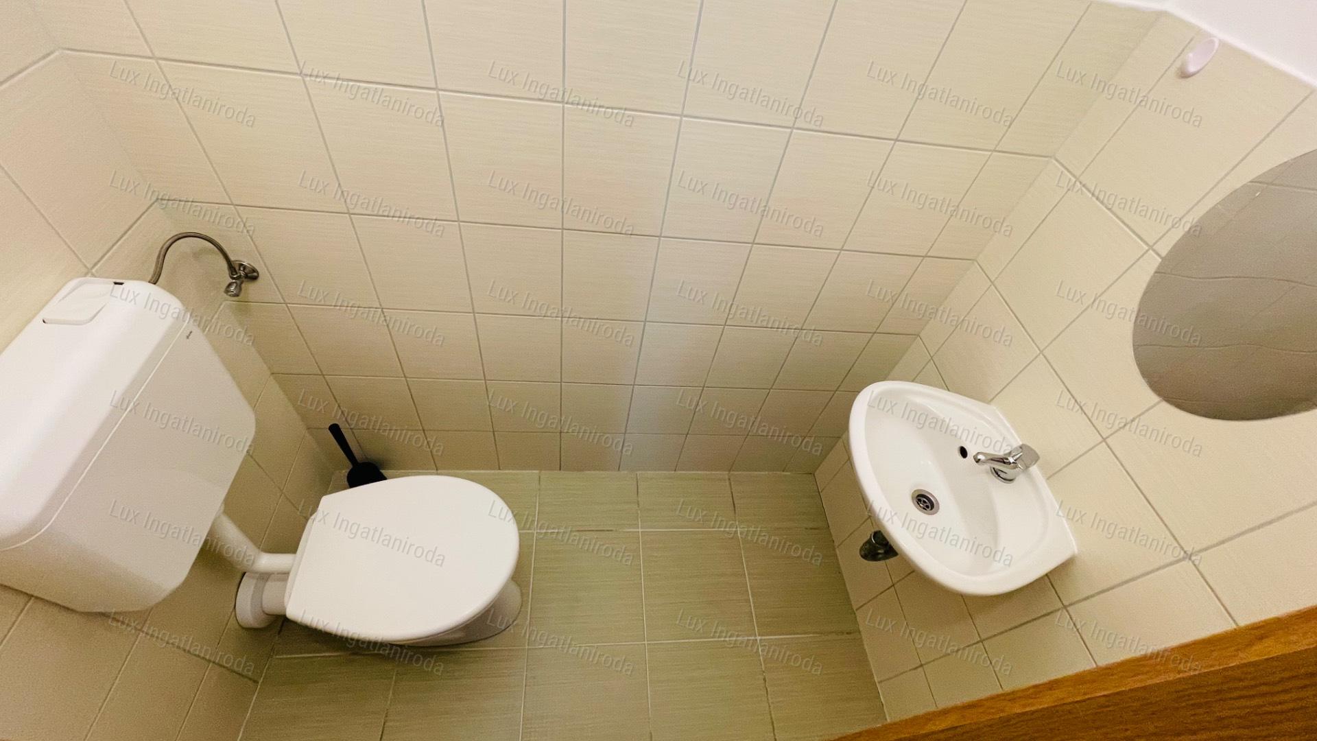 Kiadó háromszobás földszinti lakás Komáromban, terasszal!