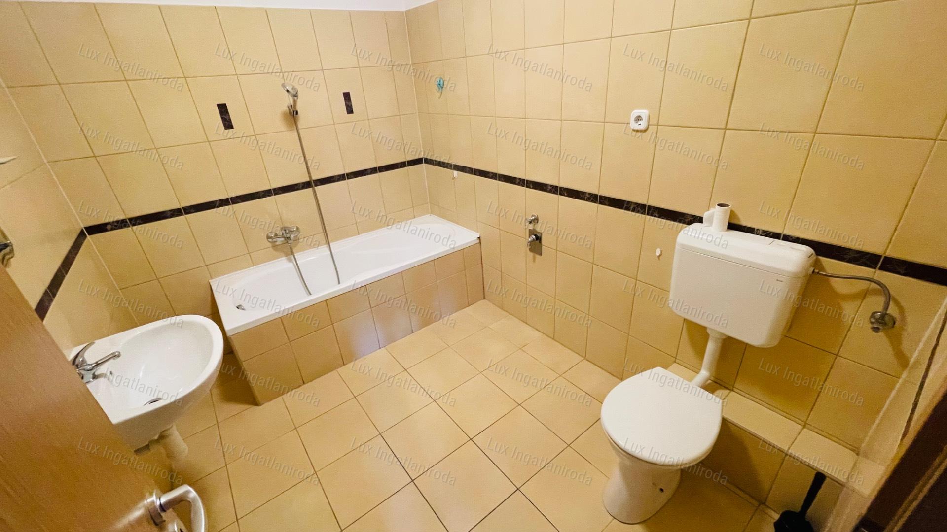 Kiadó háromszobás földszinti lakás Komáromban, terasszal!