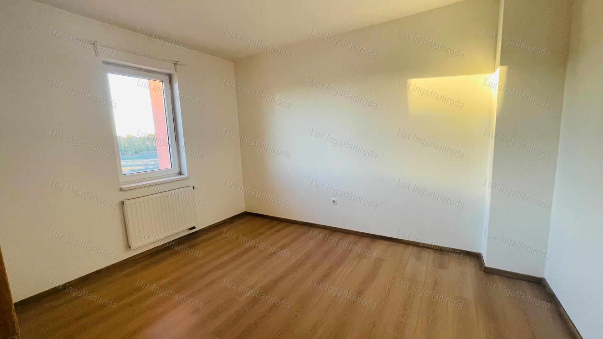 Kiadó három szobás lakás Komáromban, terasszal!