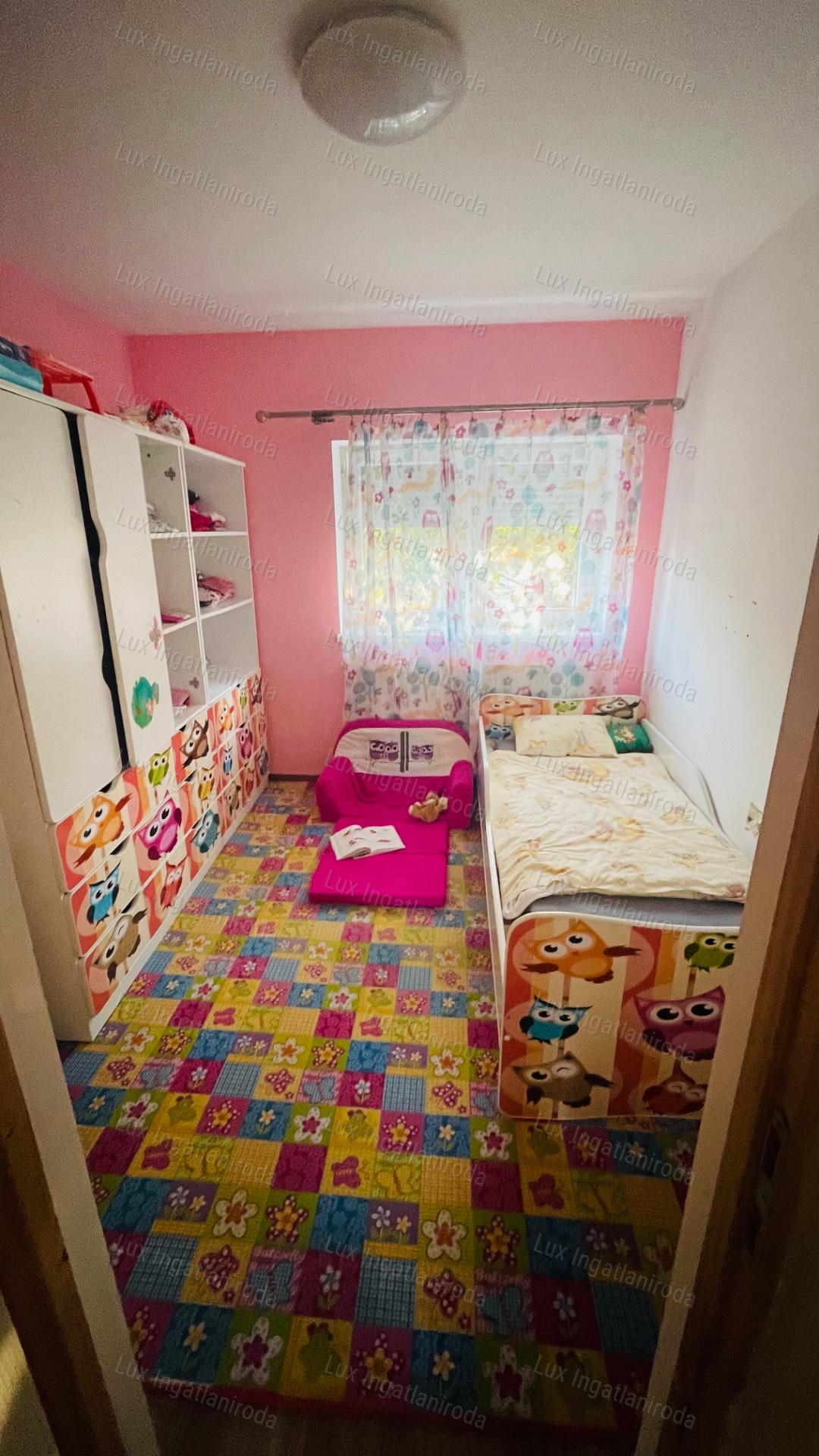 ELADÓ CSALÁDI HÁZ ÁCSON – FELÚJÍTOTT, 3 SZOBA, TERASZ, KEDVEZŐ REZSI!