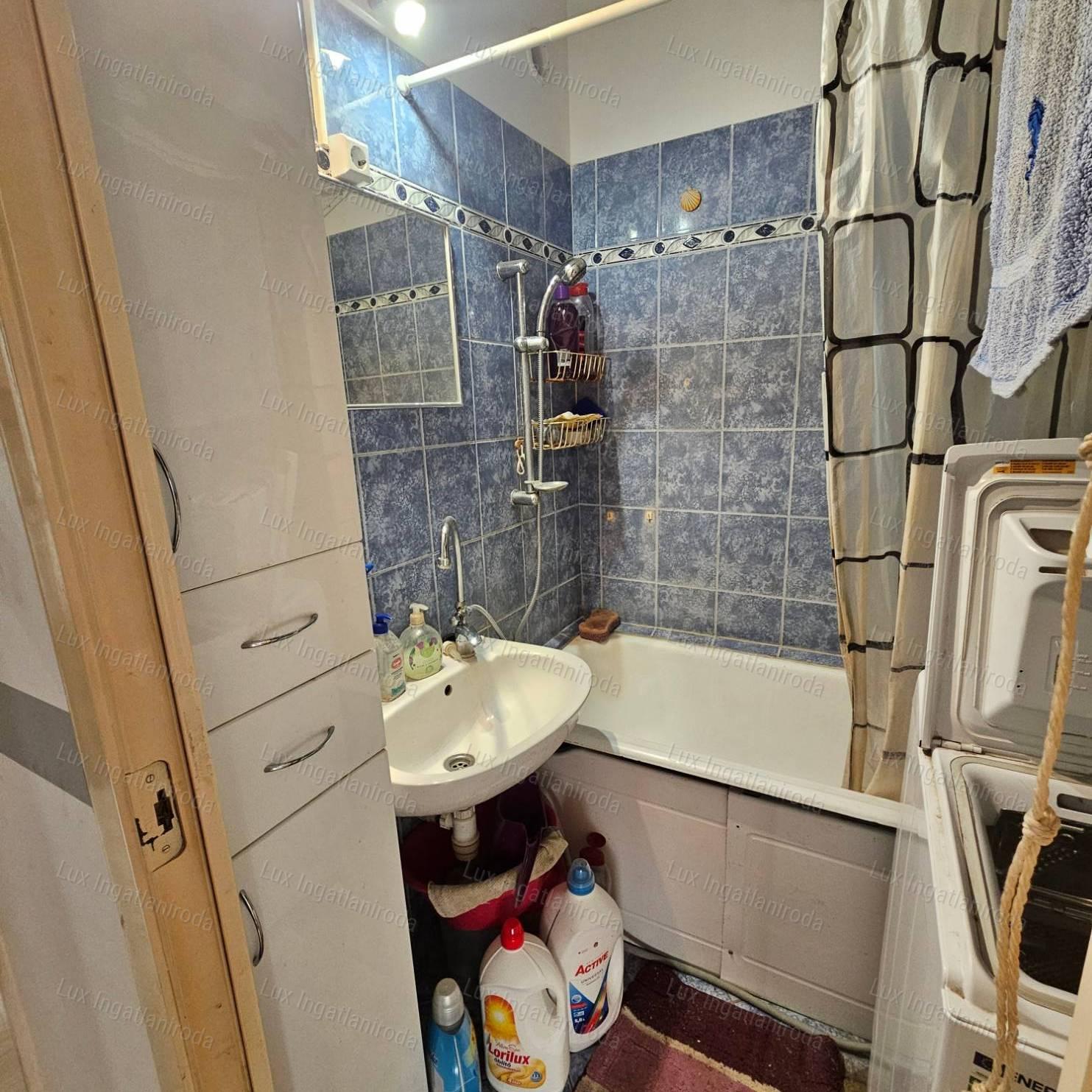 Eladó bútorozott, 2 szobás lakás Oroszlányon!