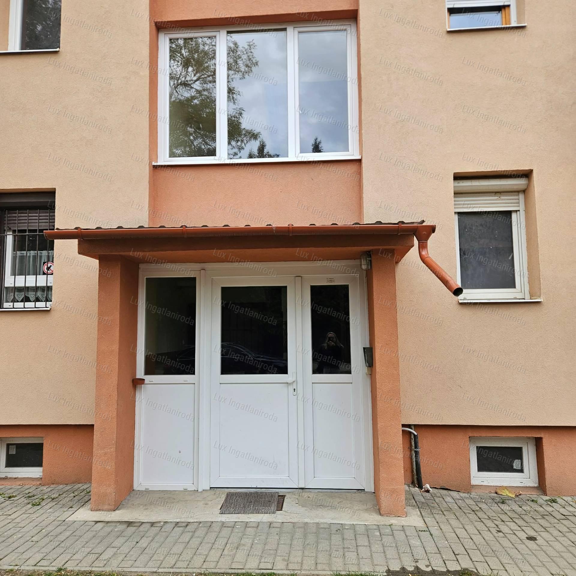 Dózsán eladó egy szobás földszini ingatlan!