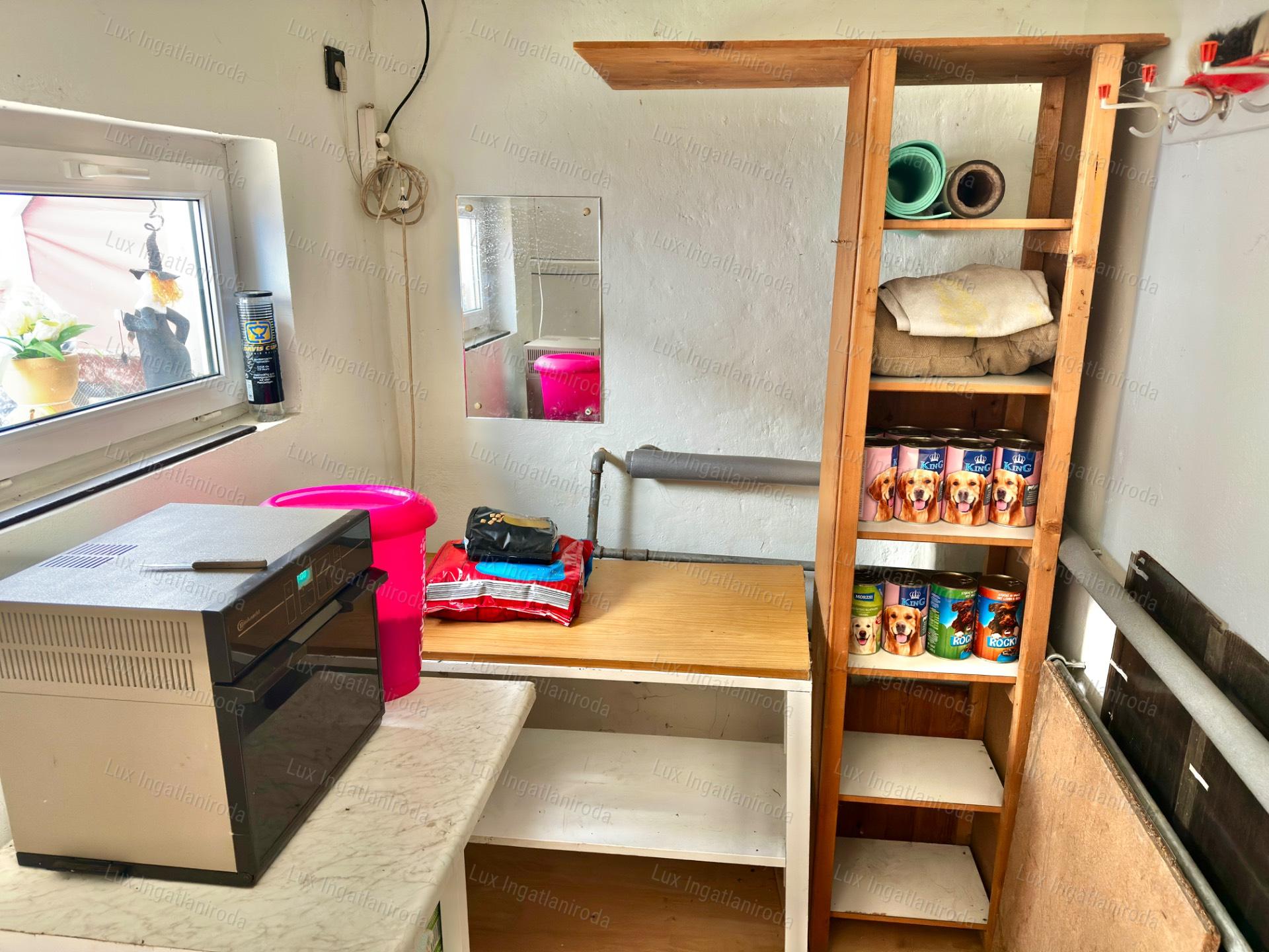 ELADÓ TÖBBGENERÁCIÓS CSALÁDI HÁZ KÜLÖNÁLLÓ APARTMANNAL
